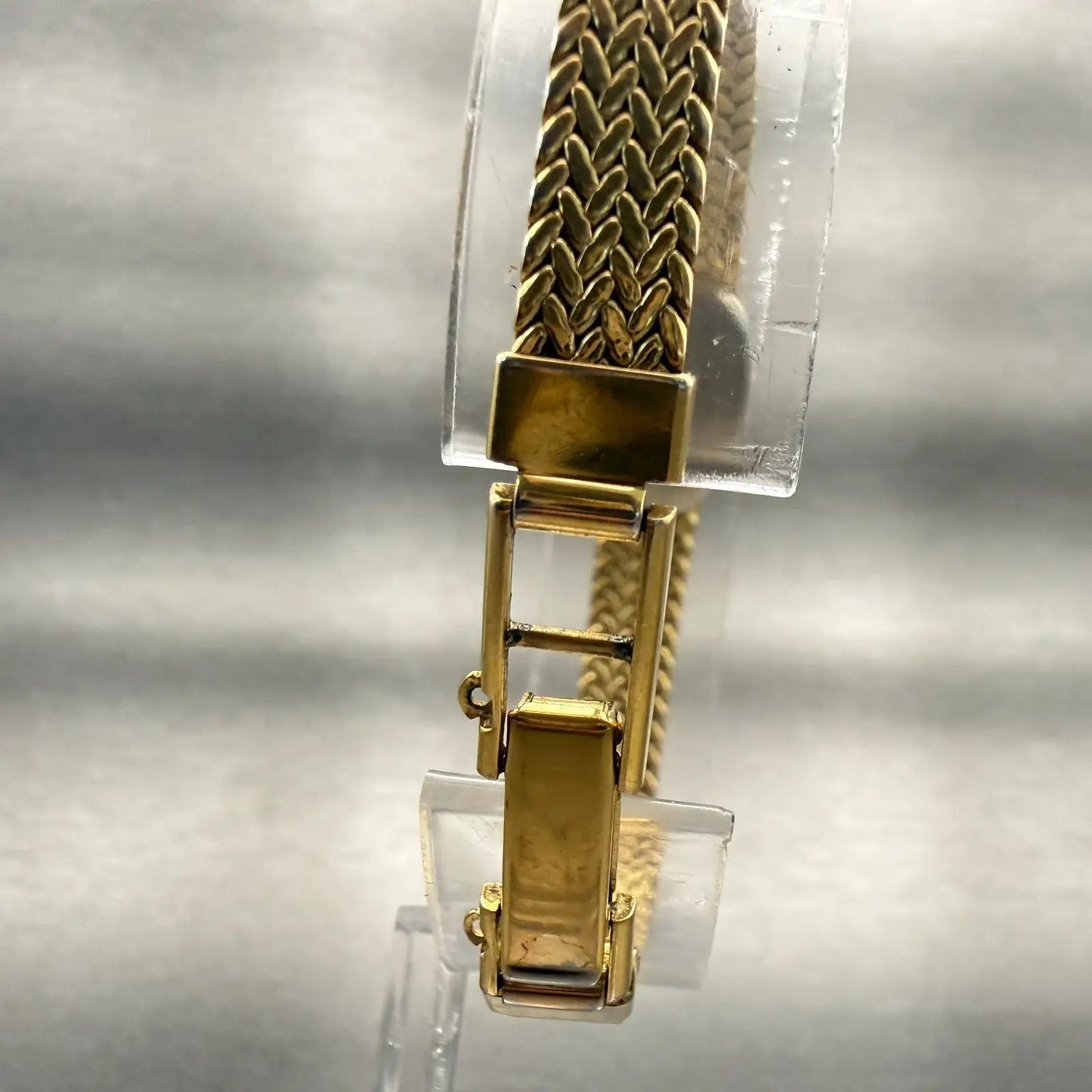 Citizen CQ Watch Women 13mm Champagne Dial Gold Tone Oval 2200-4-950461 New Batt7
