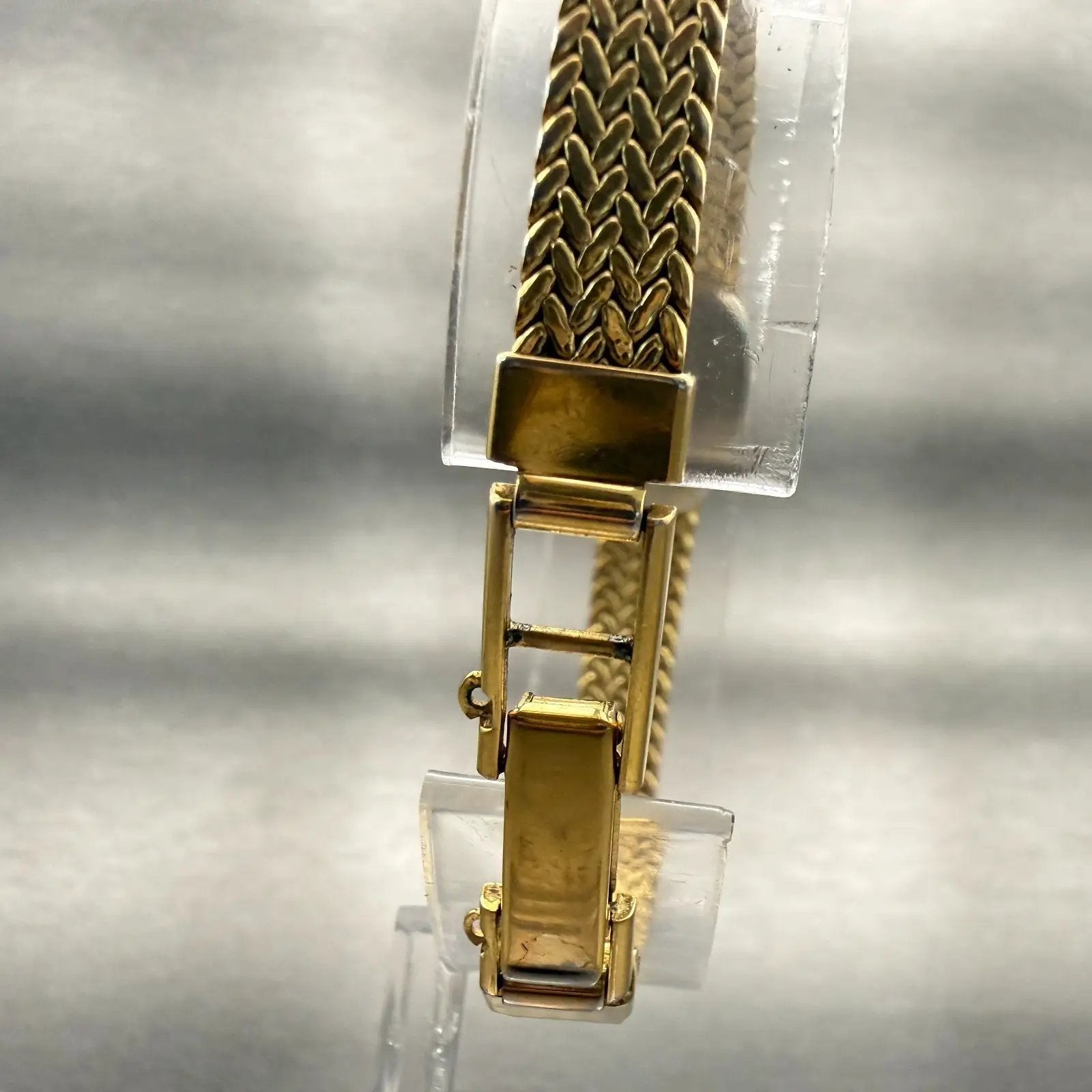 Citizen CQ Watch Women 13mm Champagne Dial Gold Tone Oval 2200-4-950461 New Batt7