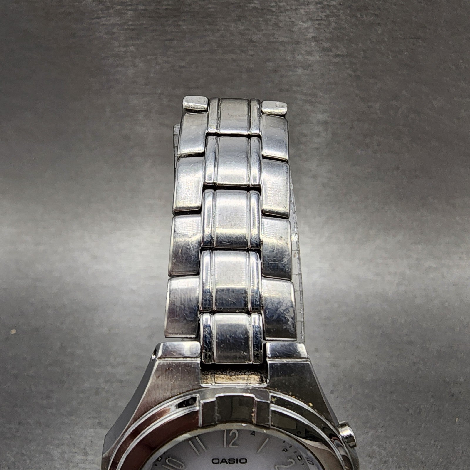 Casio Waveceptor Watch Women 30mm White Dial Silver Tone Date Round Runs LWQ1504