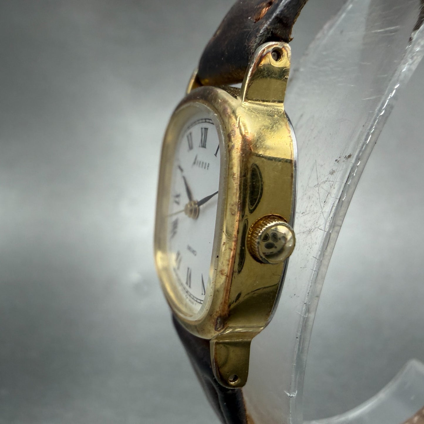Seiko Avenue Watch Women 21mm White Dial Gold Tone Oval 2P21-5130 New Battery2