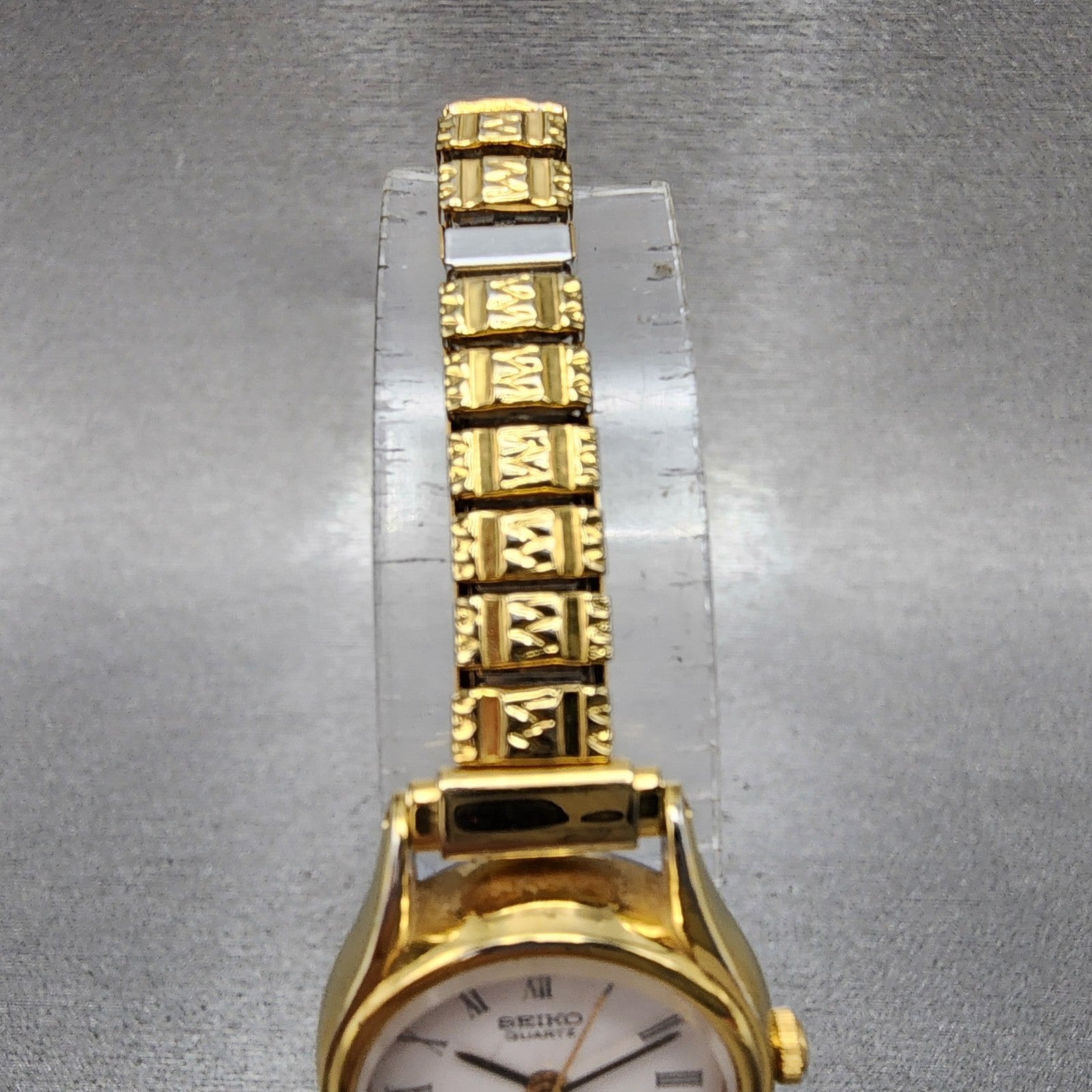 Seiko Watch Women 20mm White Dial Gold Tone Round 2y010a10 New Battery4