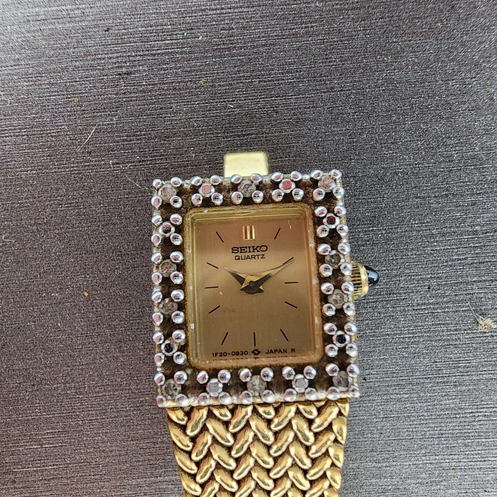 Seiko Tank Watch Women 15mm Gold Dial Gold Tone Rectangle 1F205A89 New Batt0