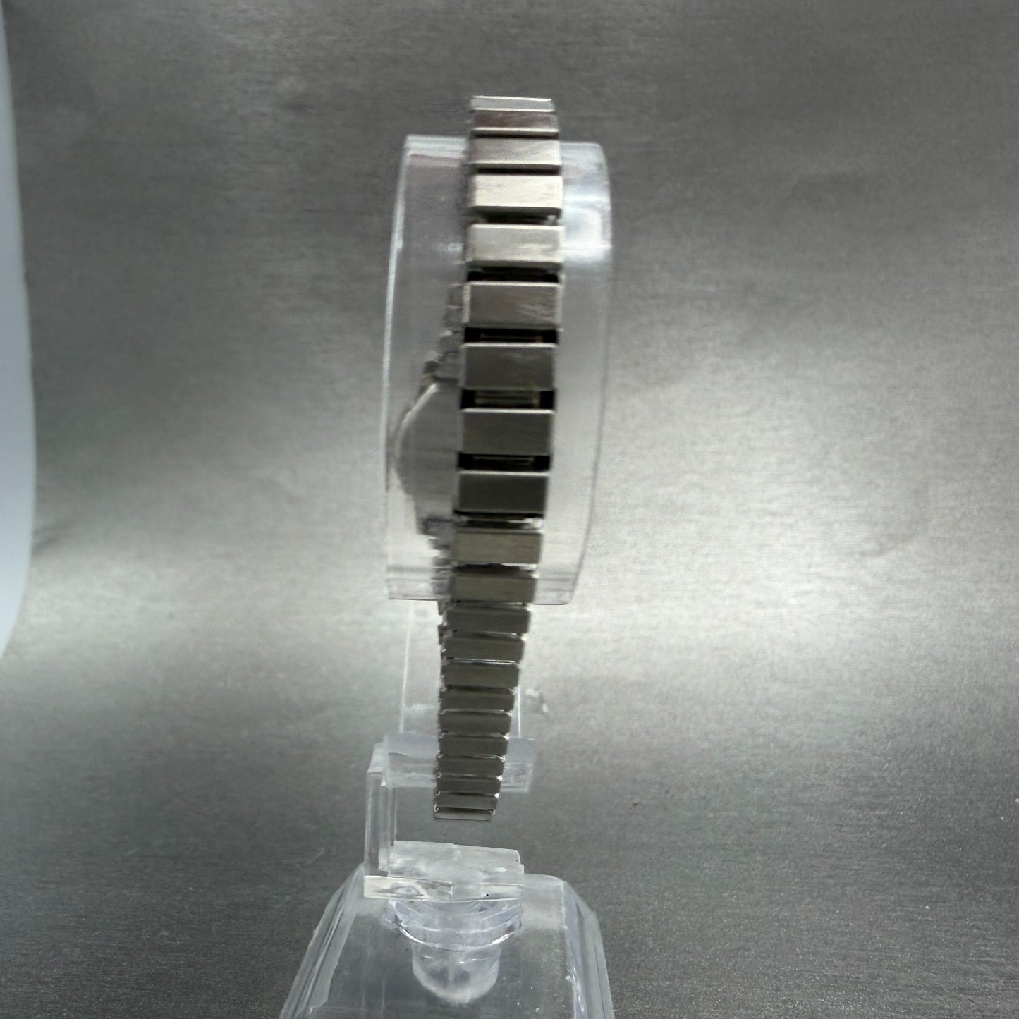 Seiko Watch Women 20mm Silver Dial Silver Tone Round 8Y21-0010  New Battery HJ77