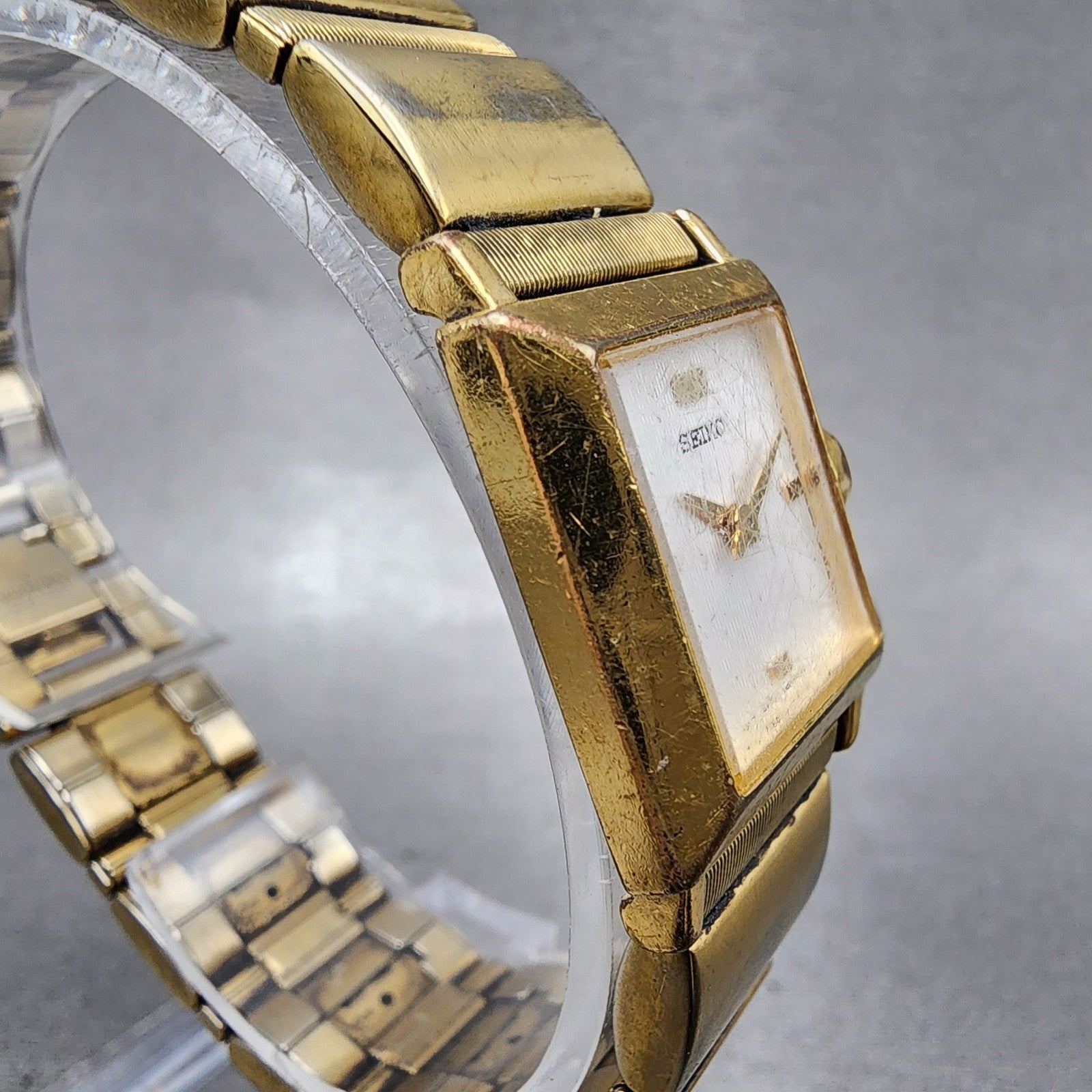 Seiko Tank Watch Women 20mm White Dial Gold Tone Square V4006530 New Battery3