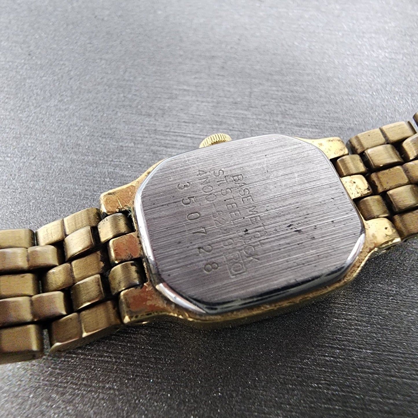Seiko Tank Watch Women 16mm Champagne Dial Gold Tone 4n005249 New Battery9