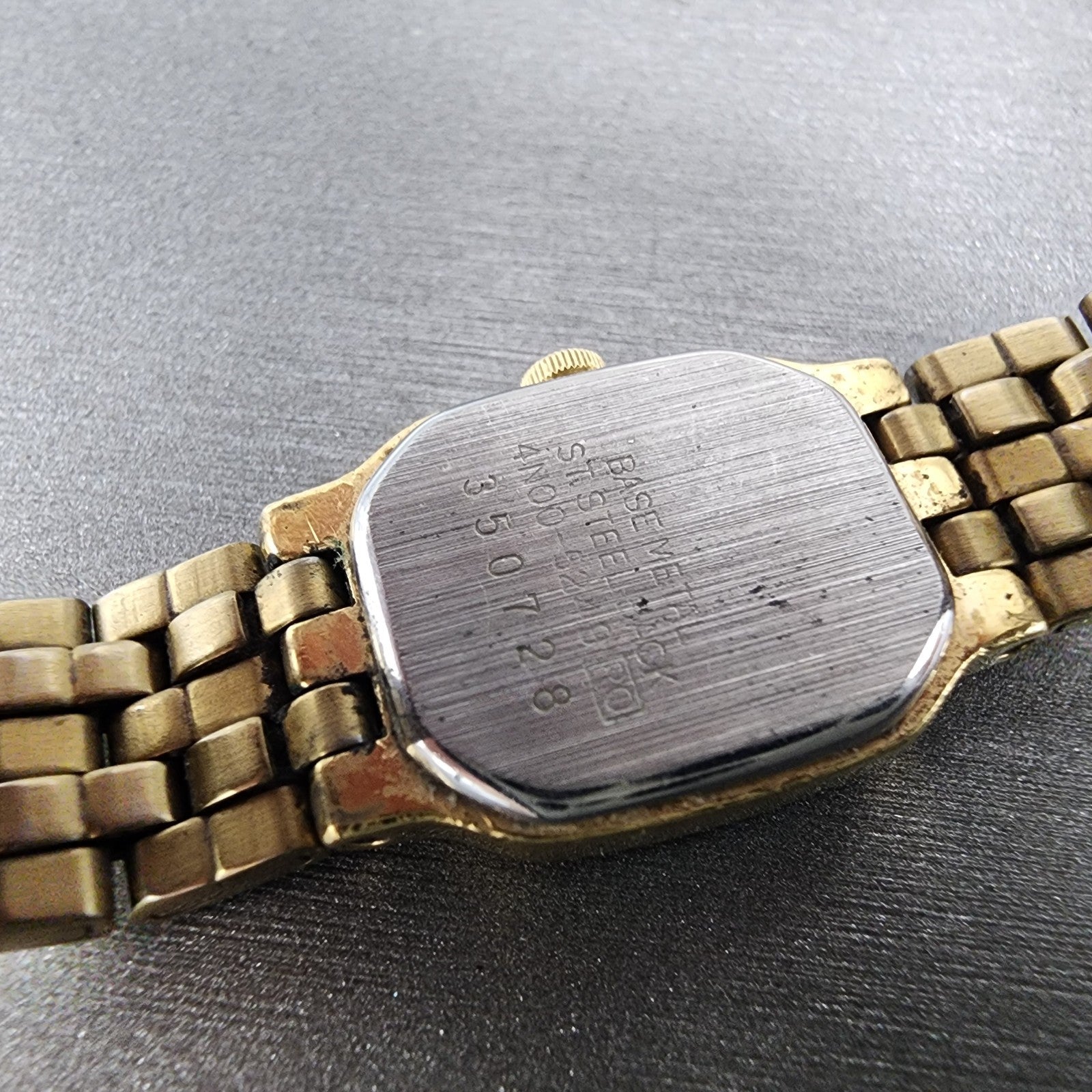 Seiko Tank Watch Women 16mm Champagne Dial Gold Tone 4n005249 New Battery9