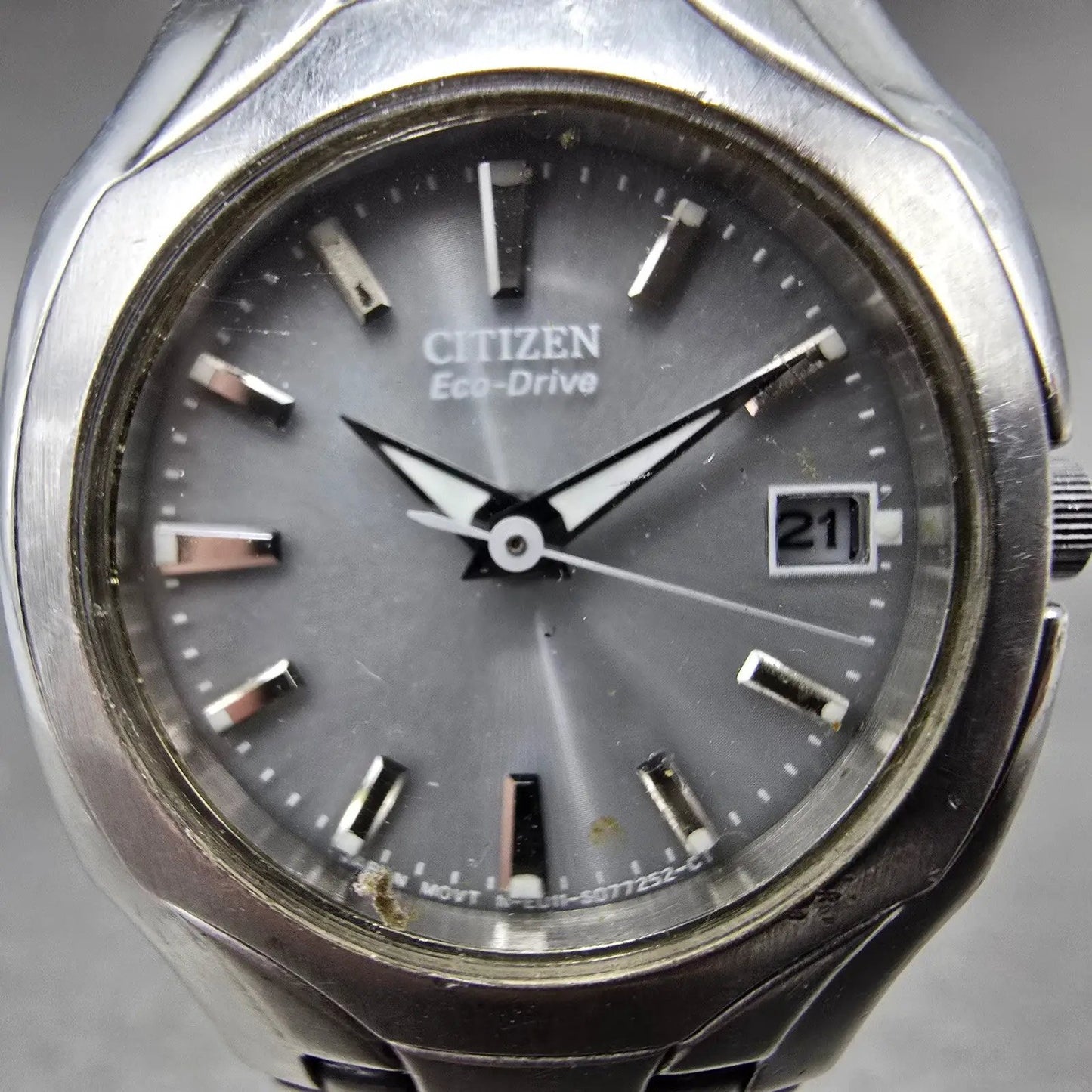 Citizen Eco-Drive Watch Women 25mm Gray Dial Silver Tone Date E011-S049601 RunsK1