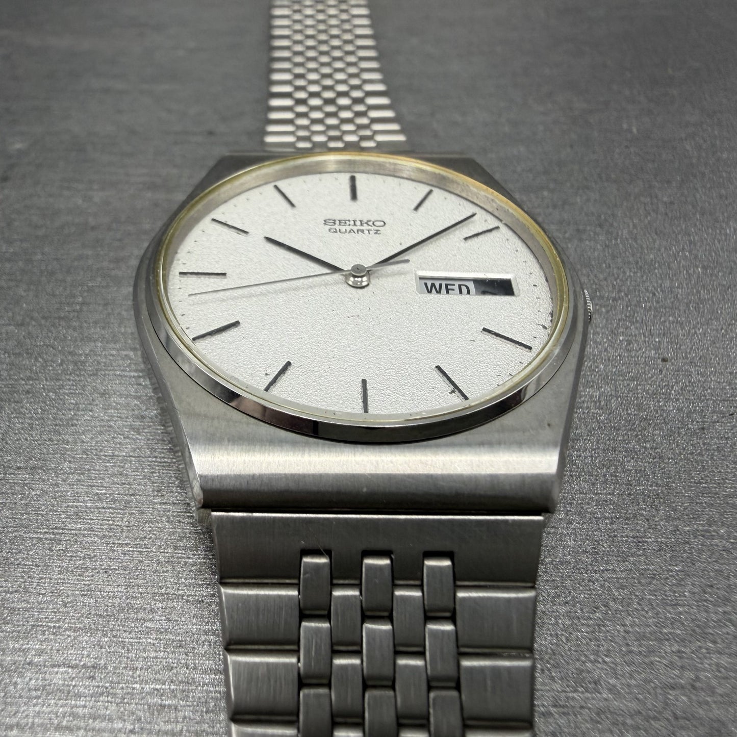 Seiko Watch Men 33mm Silver Dial Silver Tone Daydate Round 7813-8009 SAMPLE3