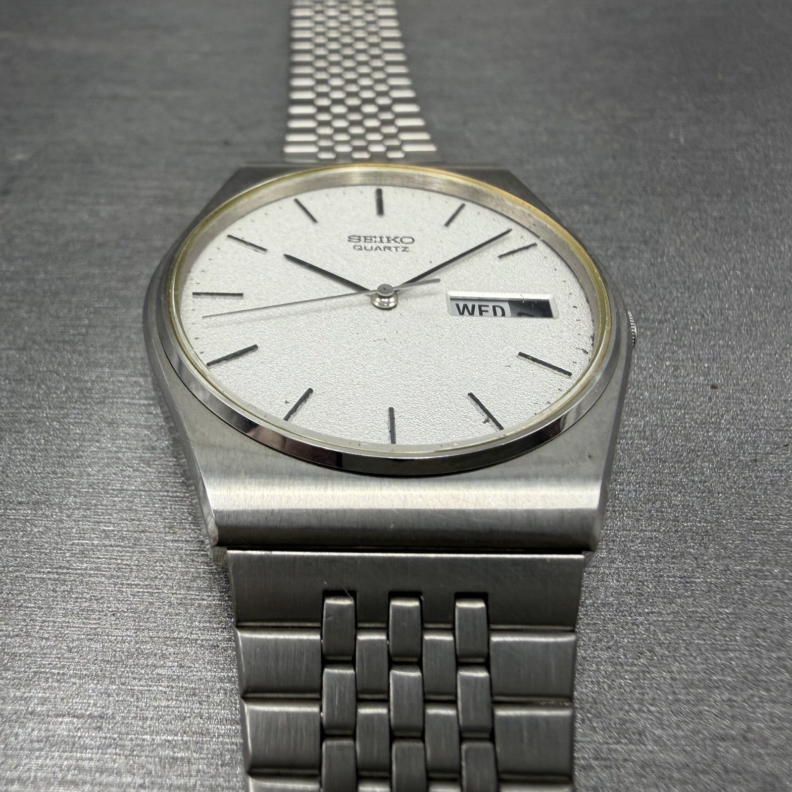 Seiko Watch Men 33mm Silver Dial Silver Tone Daydate Round 7813-8009 SAMPLE3