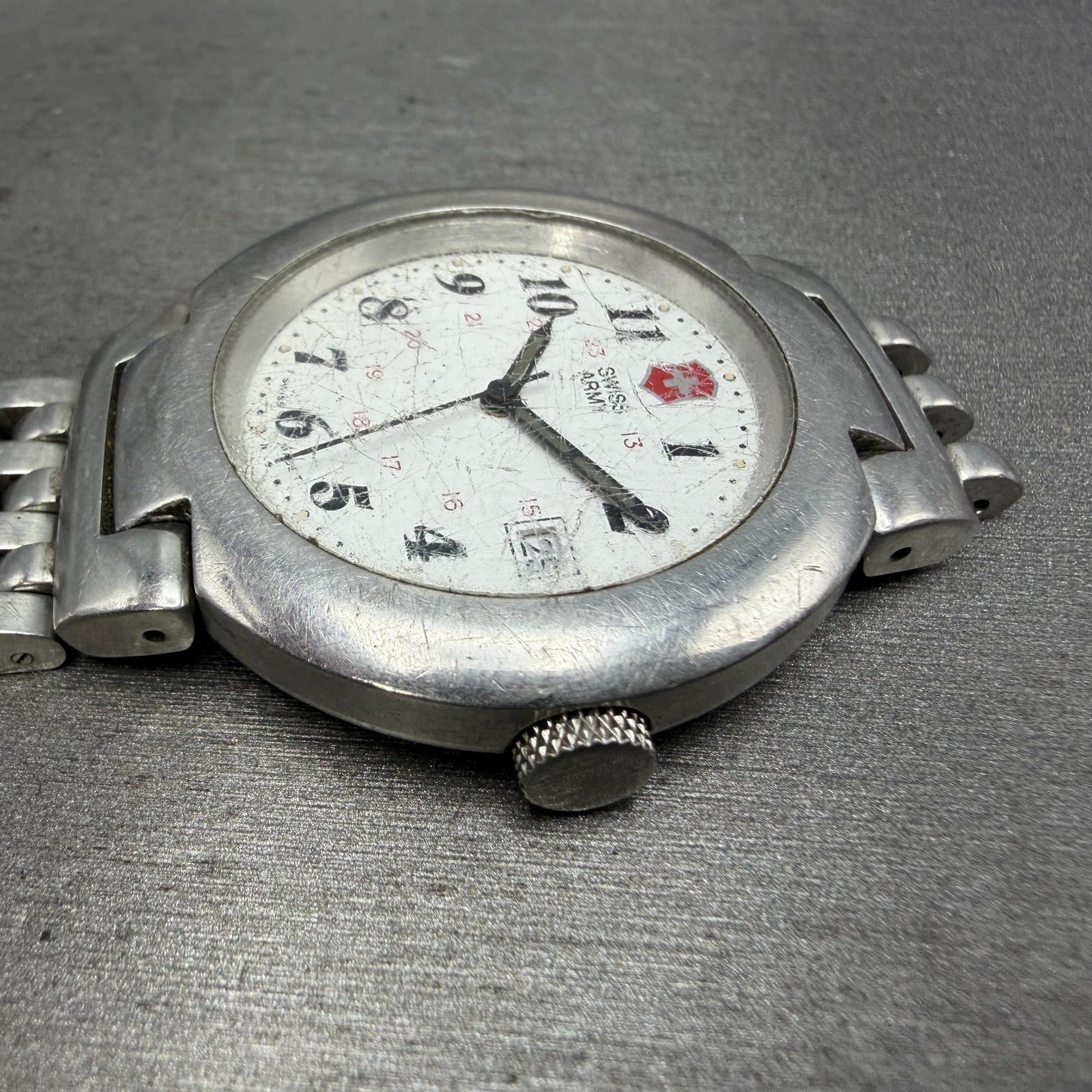 Victorinox Swiss Army Calvary Watch Men 39mm White Dial Silver Tone Date PARTS R4
