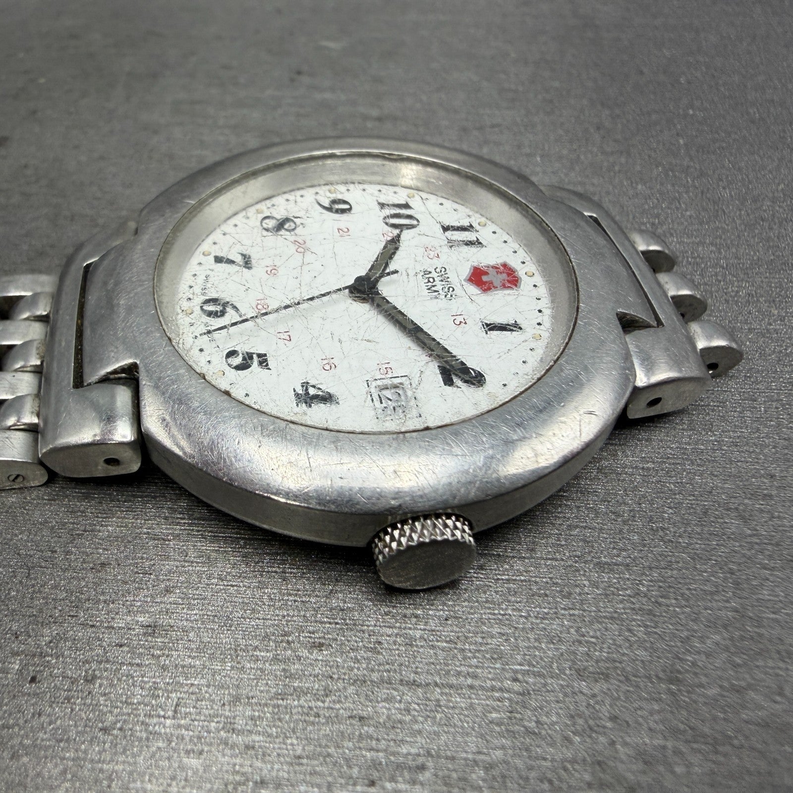 Victorinox Swiss Army Calvary Watch Men 39mm White Dial Silver Tone Date PARTS R4