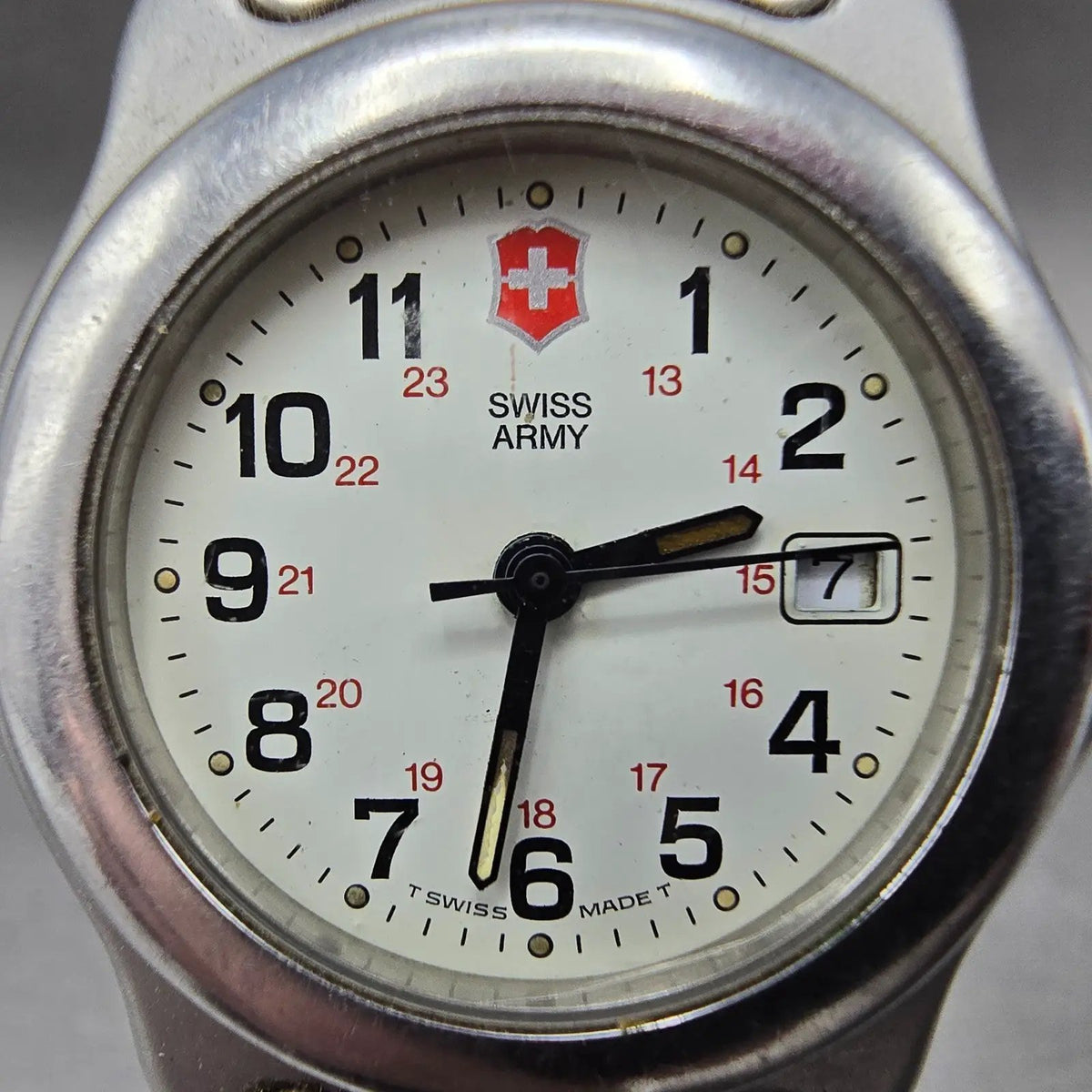 Victorinox Swiss Army Watch Women 29mm White Dial Date Round Bracelet PARTS VTG2