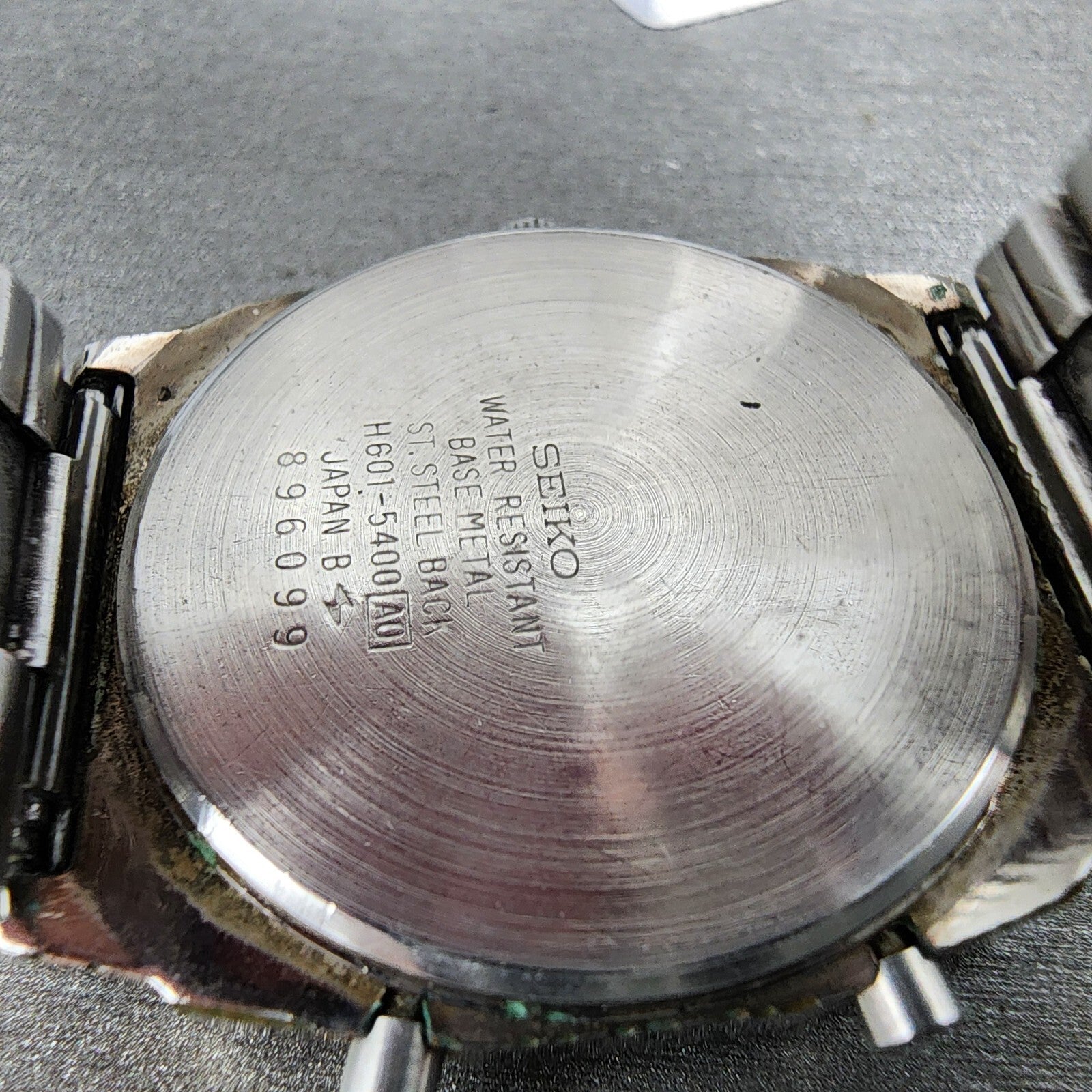 Seiko Analog Digital Watch Men 33mm White Dial Silver Tone H6015400 PARTS10