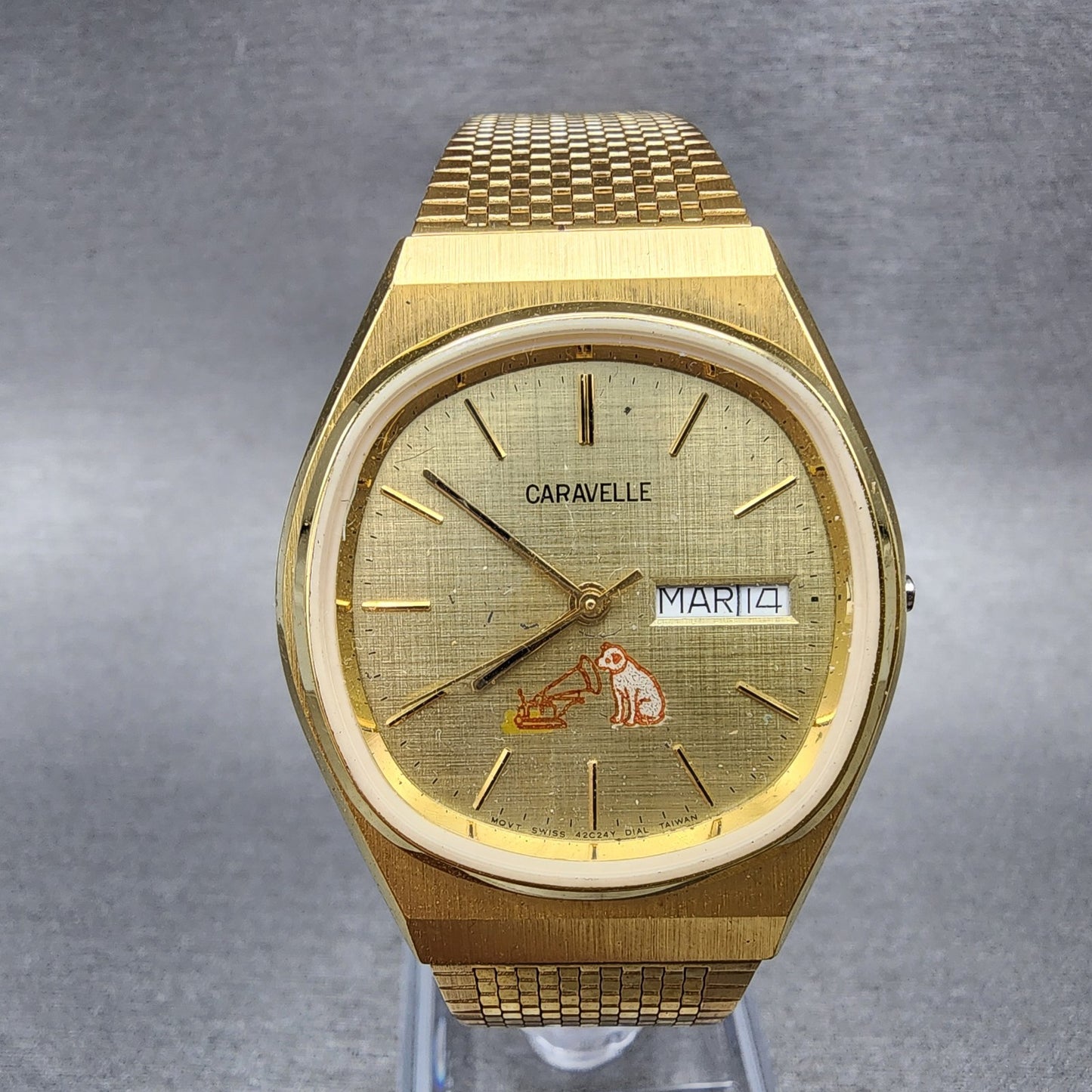 Bulova Caravelle Watch Men 33mm Gold Dial Gold Tone Daydate Round READ! New Batt0