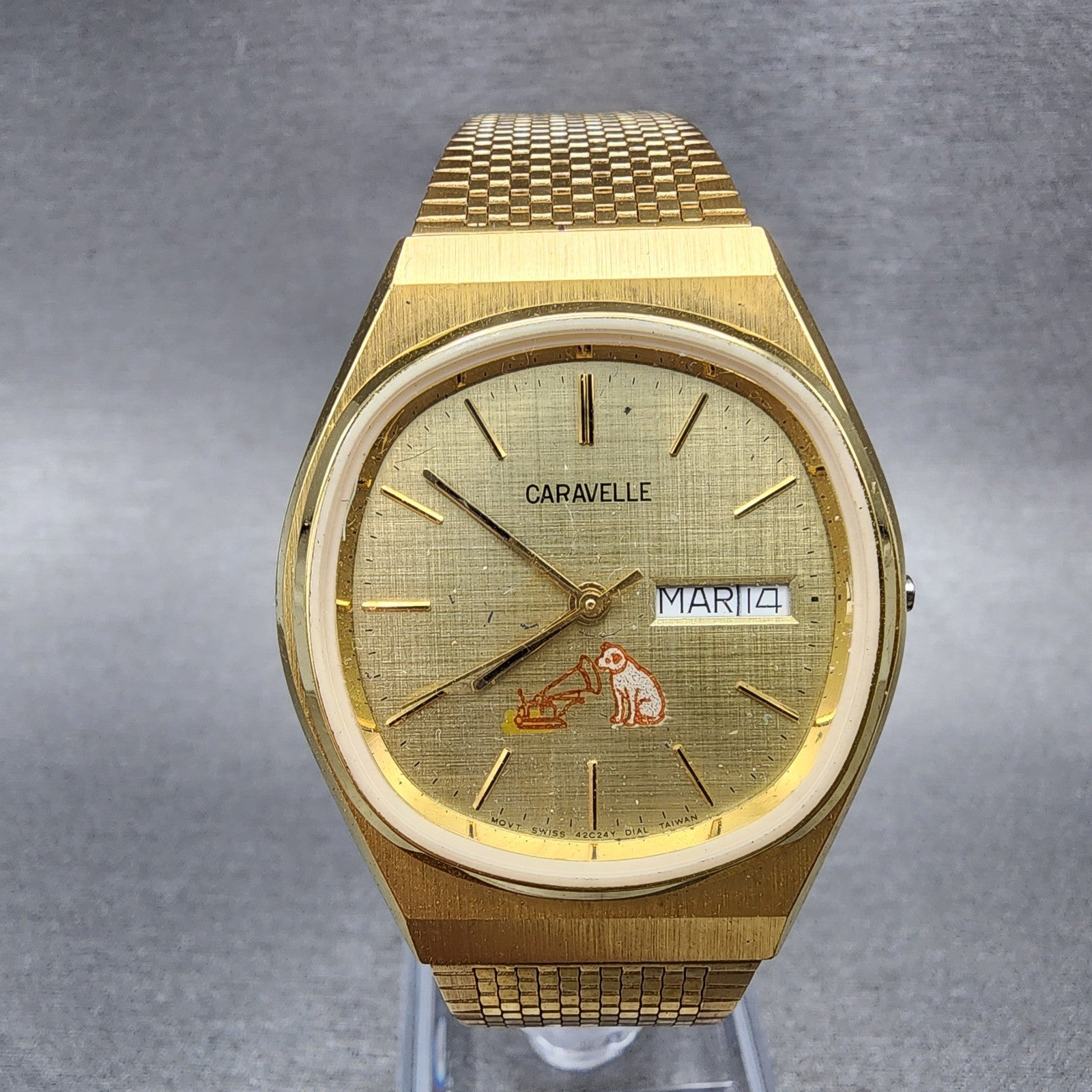Bulova Caravelle Watch Men 33mm Gold Dial Gold Tone Daydate Round READ! New Batt0
