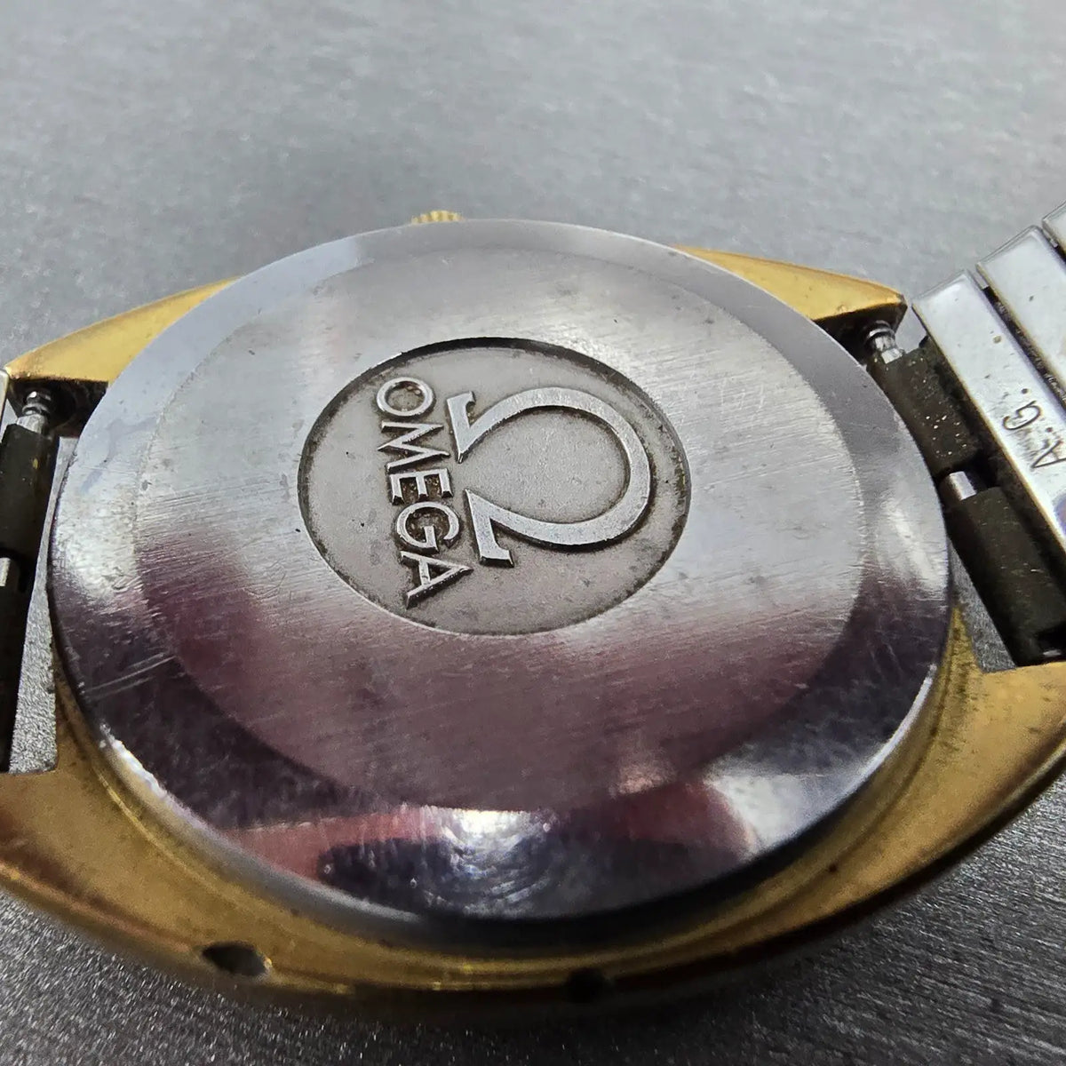Omega Watch Men 35mm Champagne Dial Gold Tone Date 196.0121 PARTS Vintage Quartz10