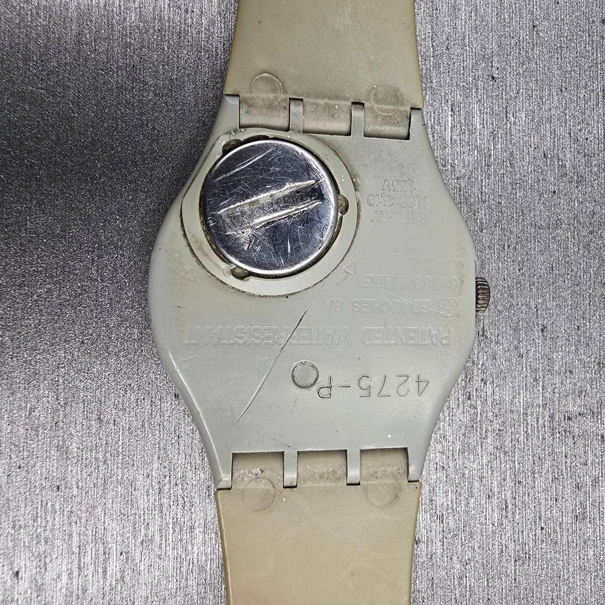 Swatch Gray Memphis Watch Men 34mm Black Dial Gray Tone Round GM100 New Battery10