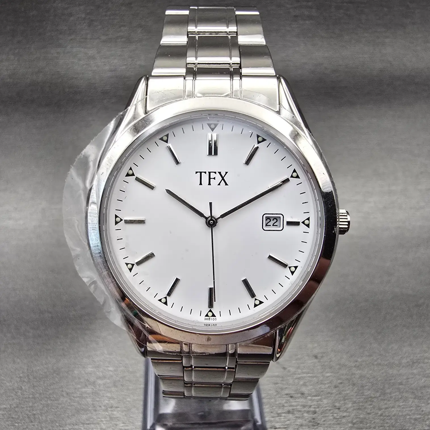 Bulova TFX Watch Men 40mm White Dial Silver Tone Date Round 36B100 New Battery0