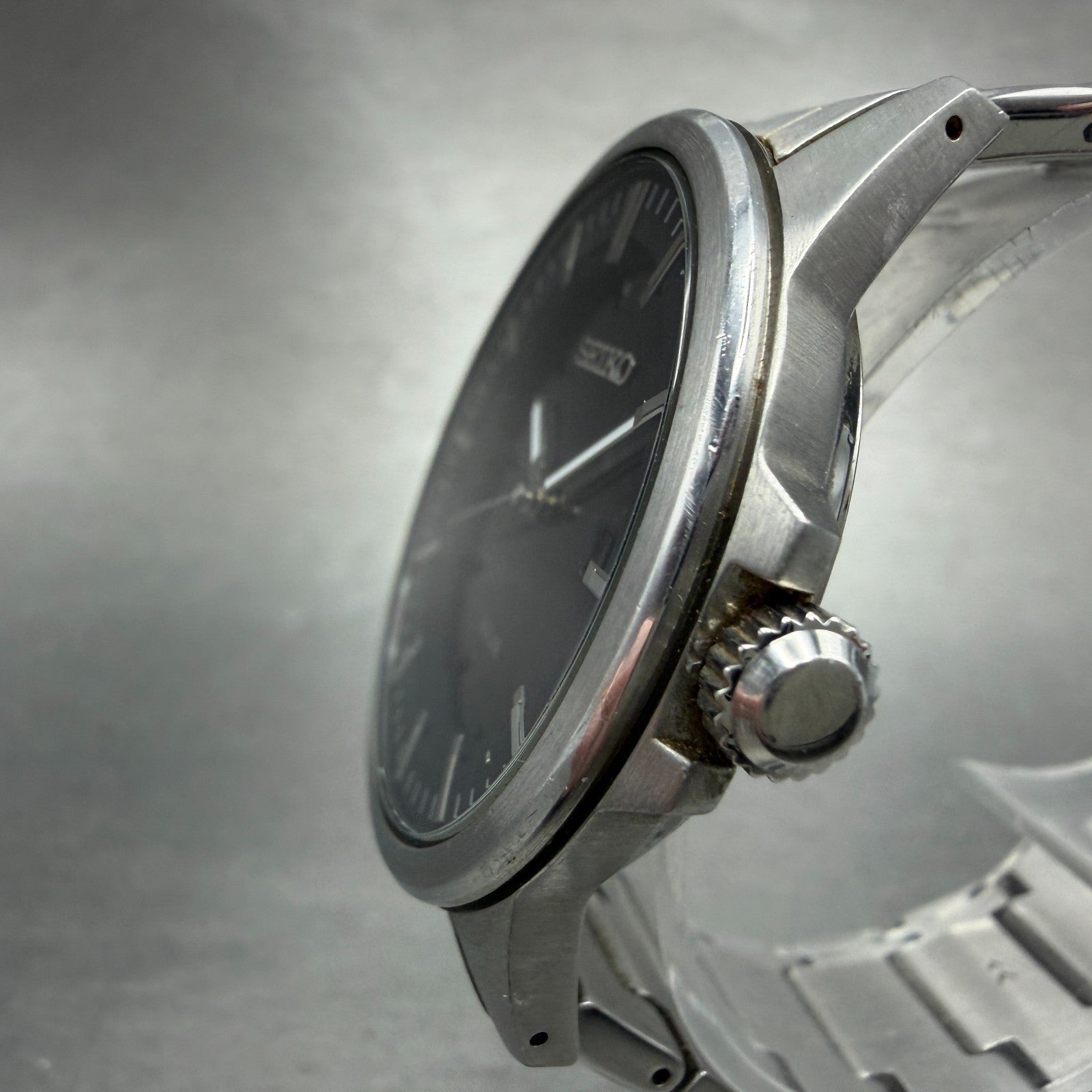 Seiko Solar Watch Men 39mm Black Dial Silver Tone Date Round V147-0AF0 Runs2