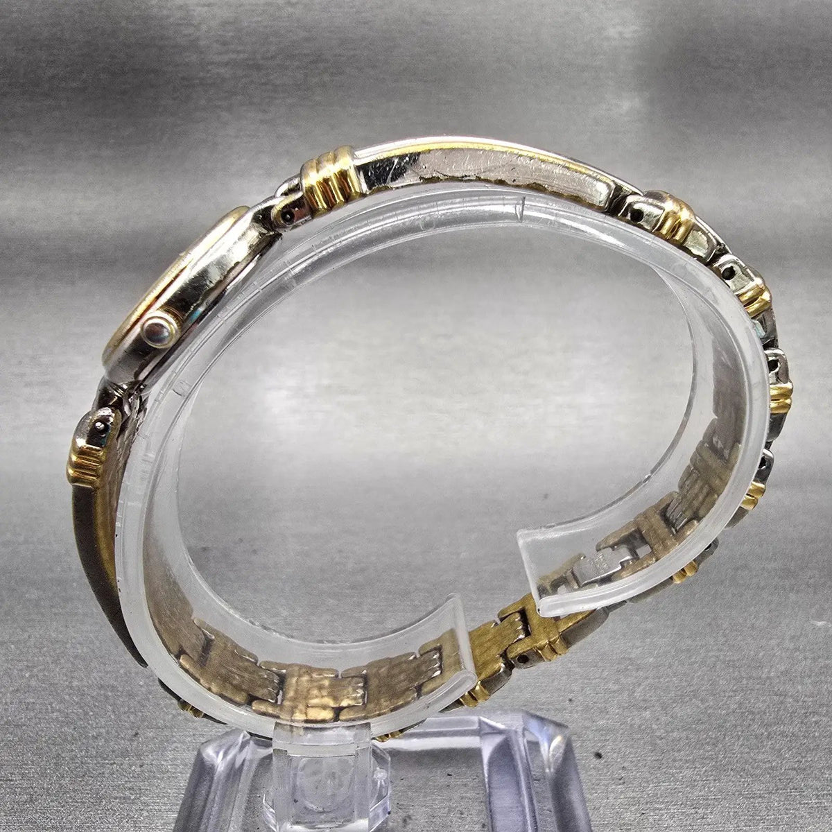 Seiko Watch Women 20mm White Dial Two Tone Round V400-1229 New Battery Vintage6