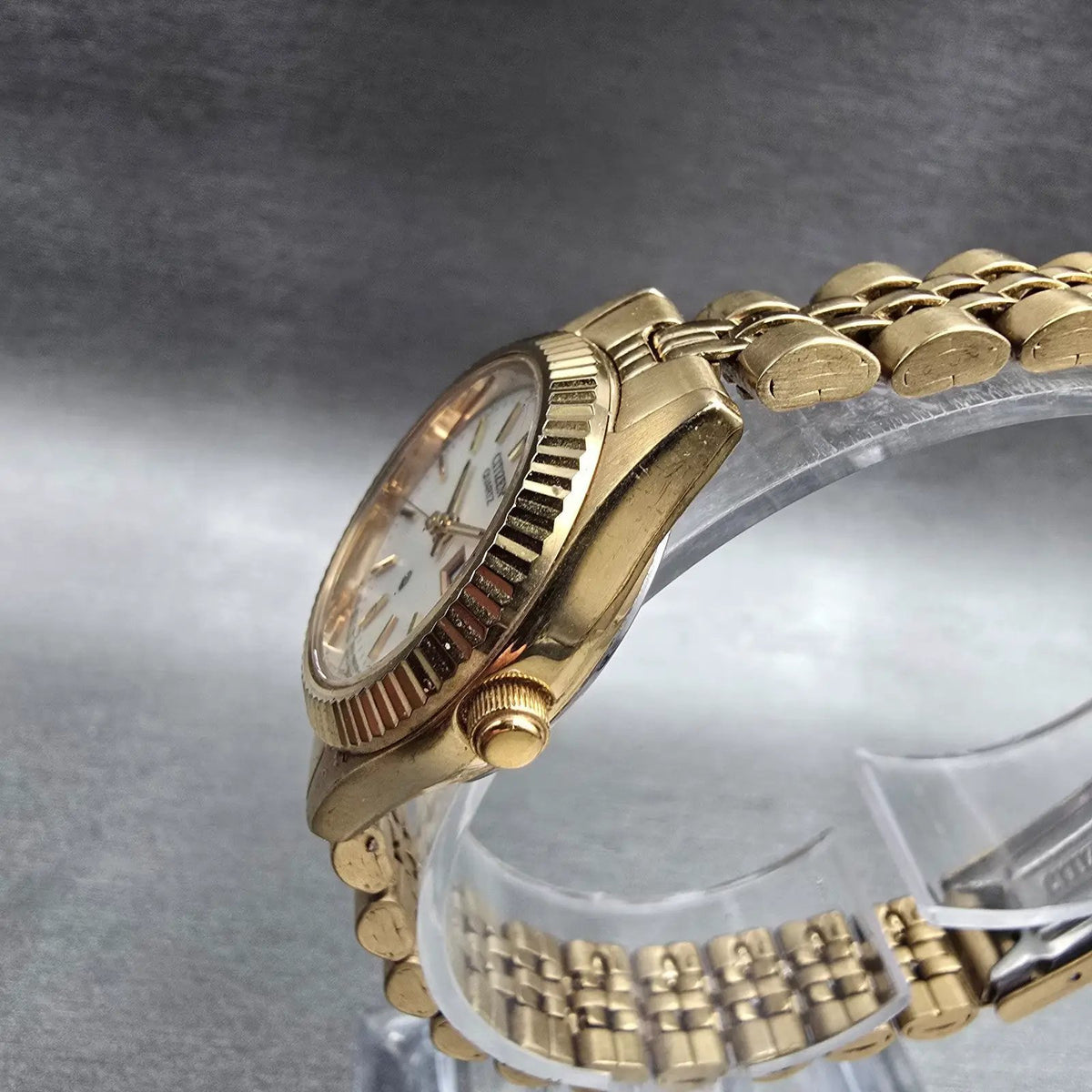 Citizen CQ Watch Women 25mm MOP Dial Gold Daydate 1002-R15101 New Battery JT2