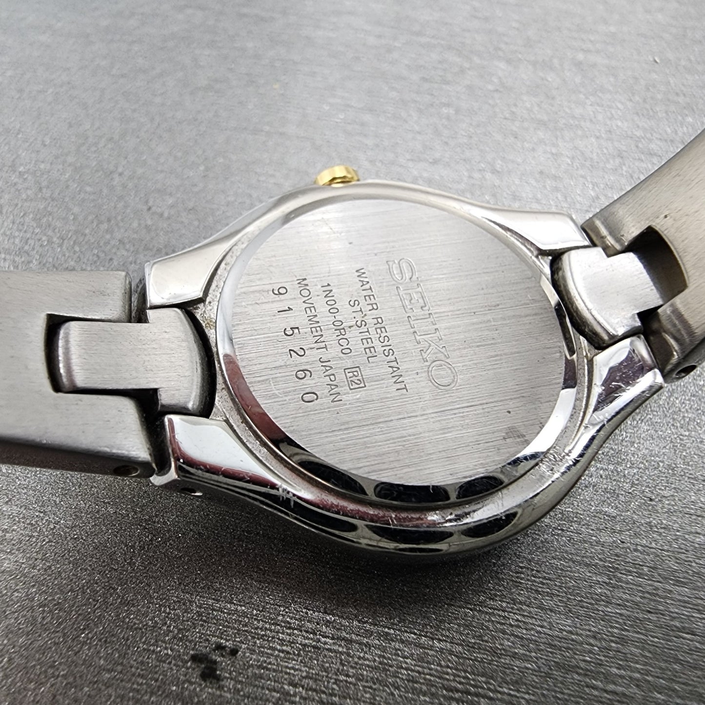 Seiko Watch Women 25mm Black Dial Two Tone Round 1n000RC0 New Battery10