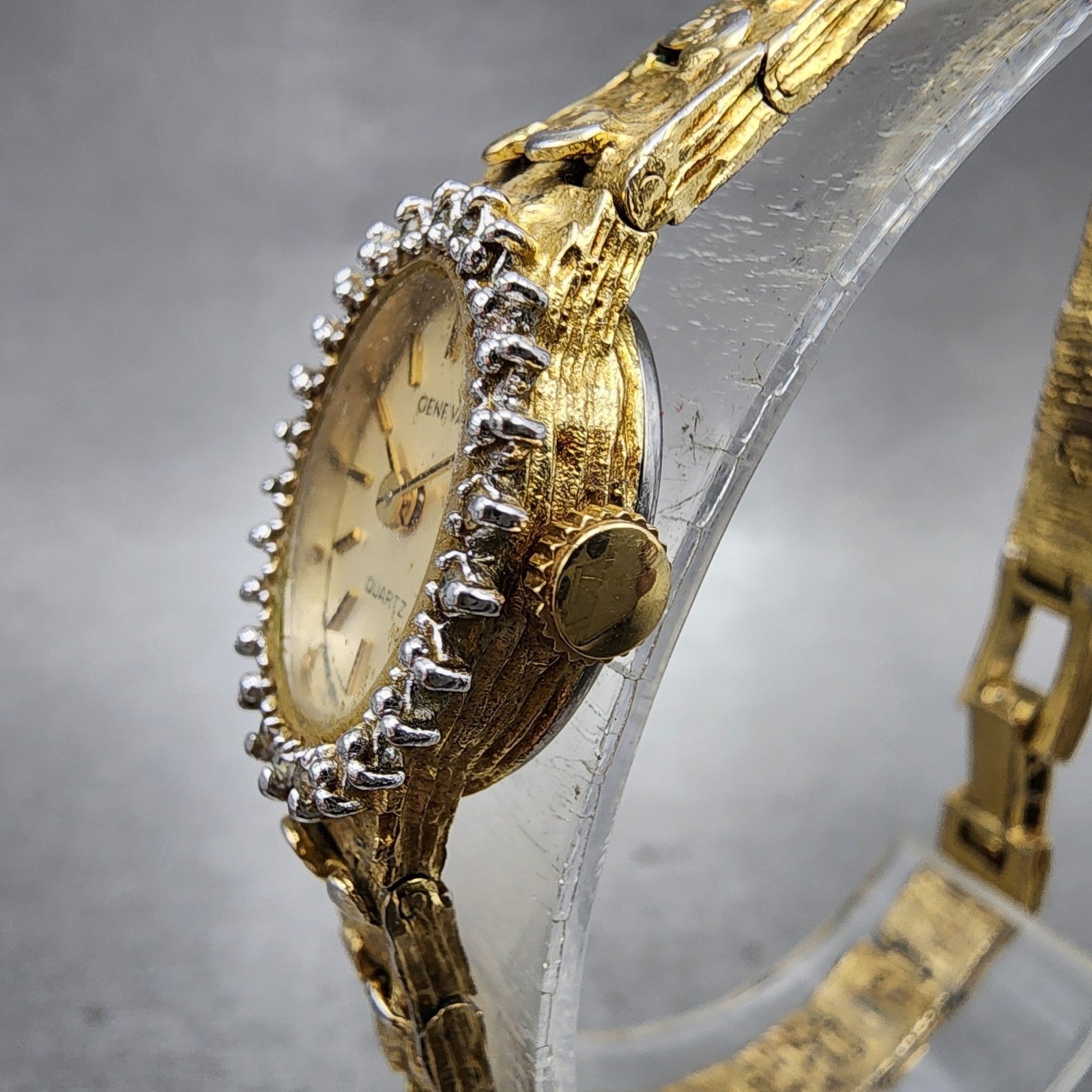 Geneva Watch Women 15mm Champagne Dial Gold Tone Oval New Battery Vintage1