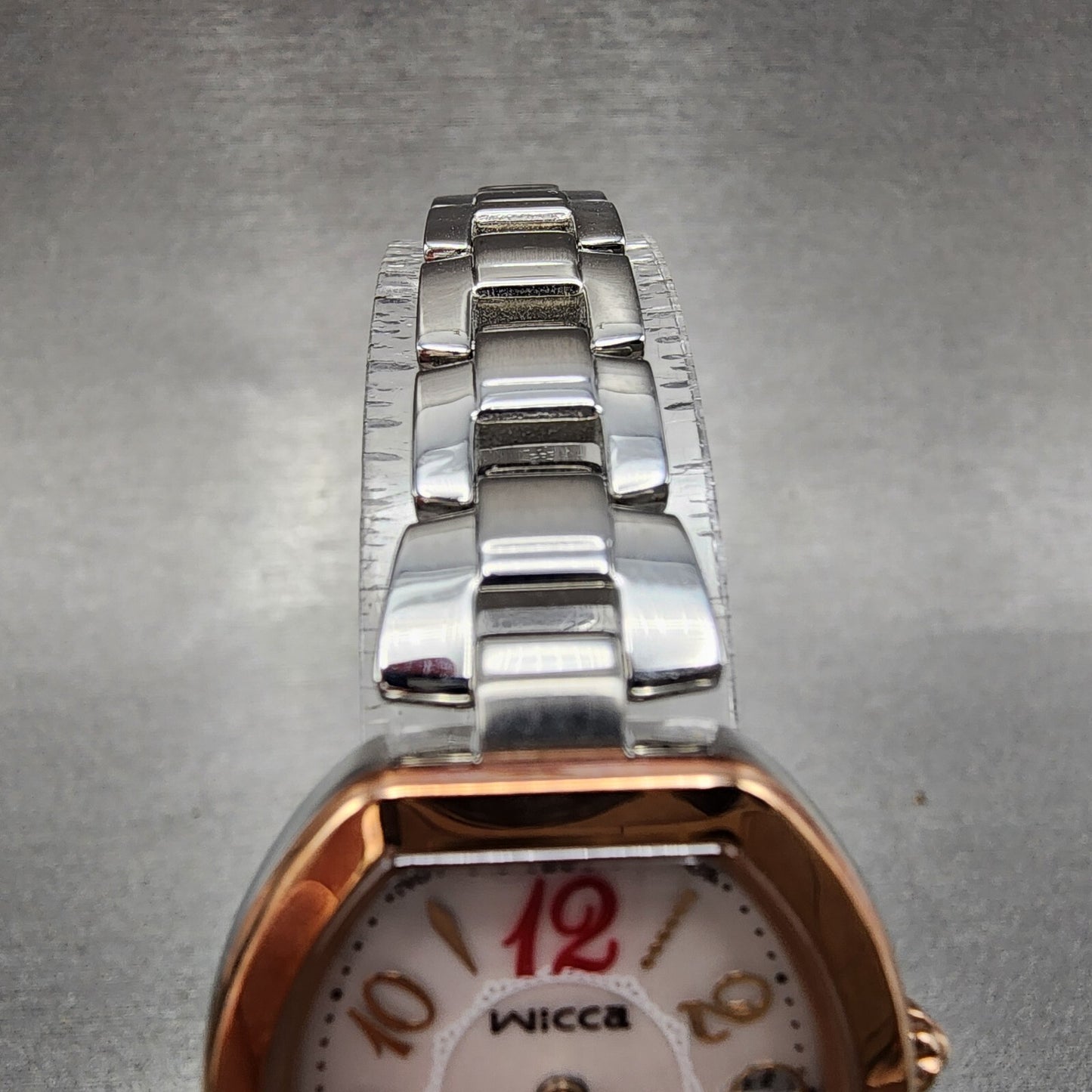 Citizen Wicca Watch Women 25mm Pink Dial Two Tone Date Atomic H0F8R007840 Works6