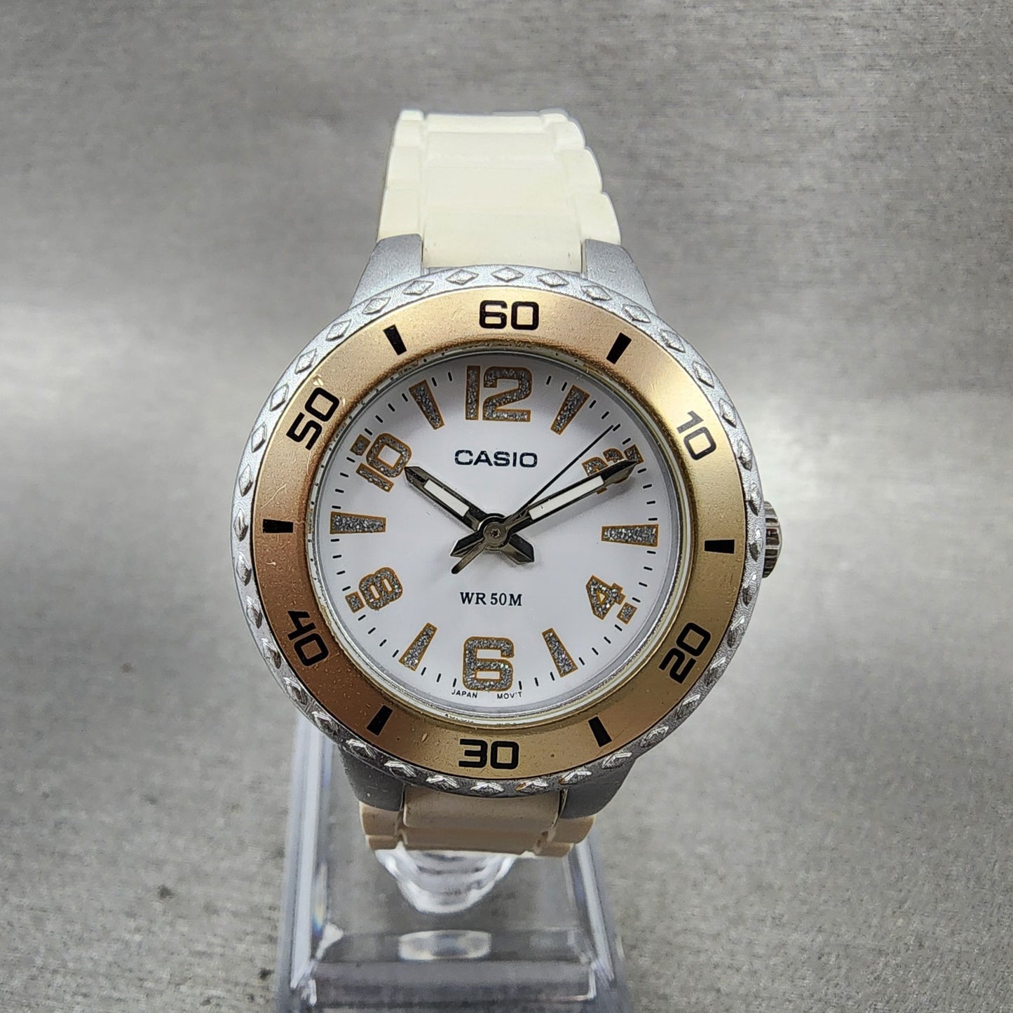 Casio Dive Watch Women 32mm White Dial Silver Tone Round LTP1331 New BatteryABC0