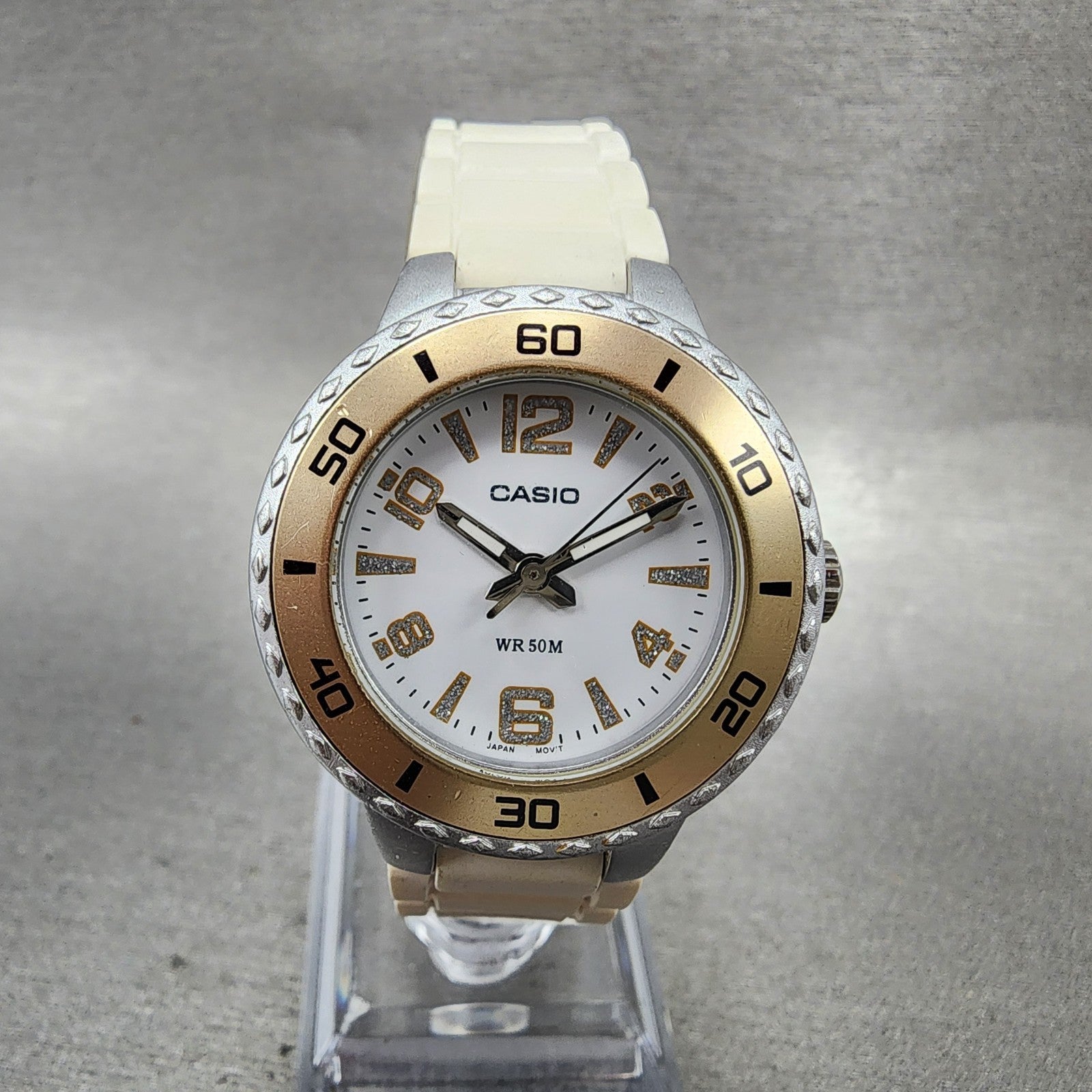 Casio Dive Watch Women 32mm White Dial Silver Tone Round LTP1331 New BatteryABC0