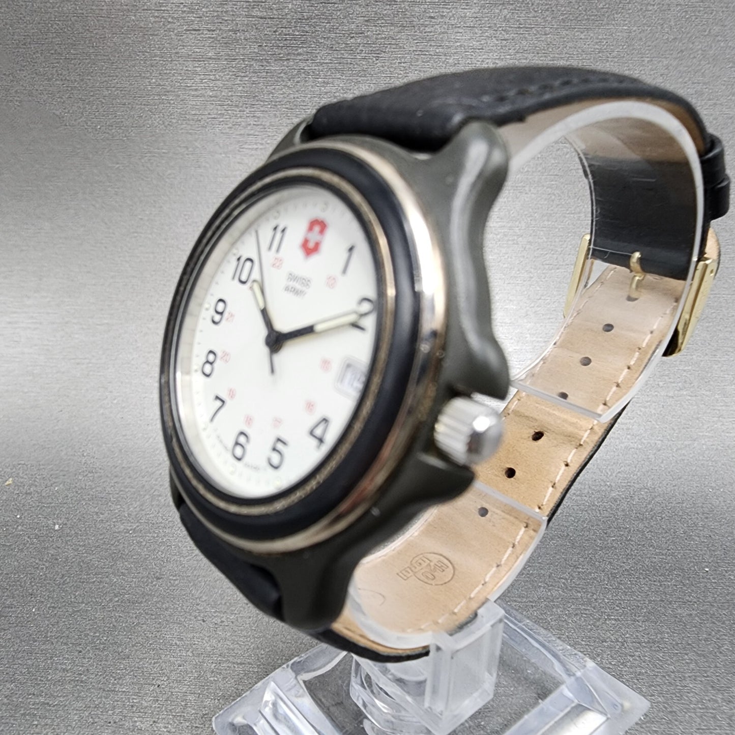 Victorinox Swiss Army Watch Men 39mm White Dial Black Tone Round New Battery A122