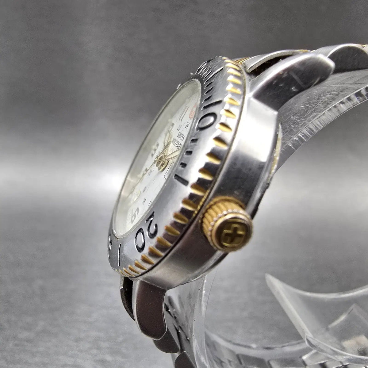 Wenger Swiss Military Watch Women 29mm White Dial Two Tone Daydate Round NewBatt2