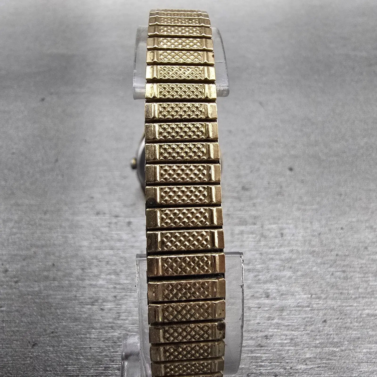 Seiko Alba Watch Women 23mm Ivory Dial Gold Tone Round V802-0020 New Battery VTG7