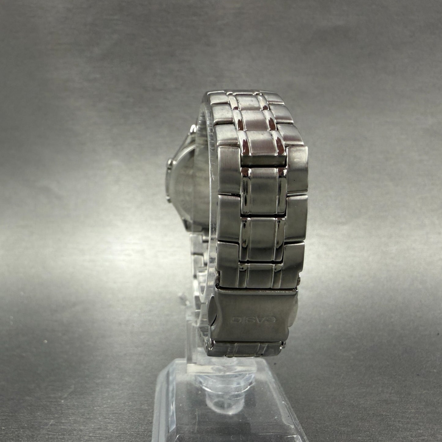Casio Waveceptor Watch Women 30mm White Dial Silver Tone Round LWQ-150 Runs7