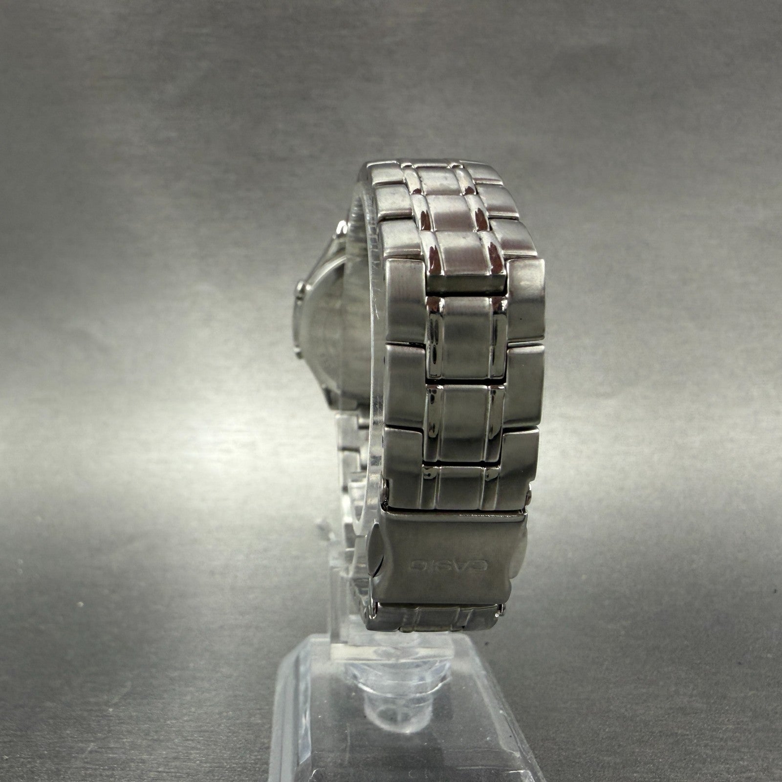 Casio Waveceptor Watch Women 30mm White Dial Silver Tone Round LWQ-150 Runs7
