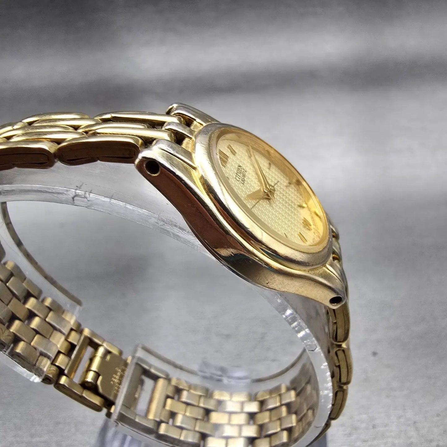 Citizen Watch Women 24mm Gold Dial Gold Tone Round READ!!!! 6031-S52543 New Batt3