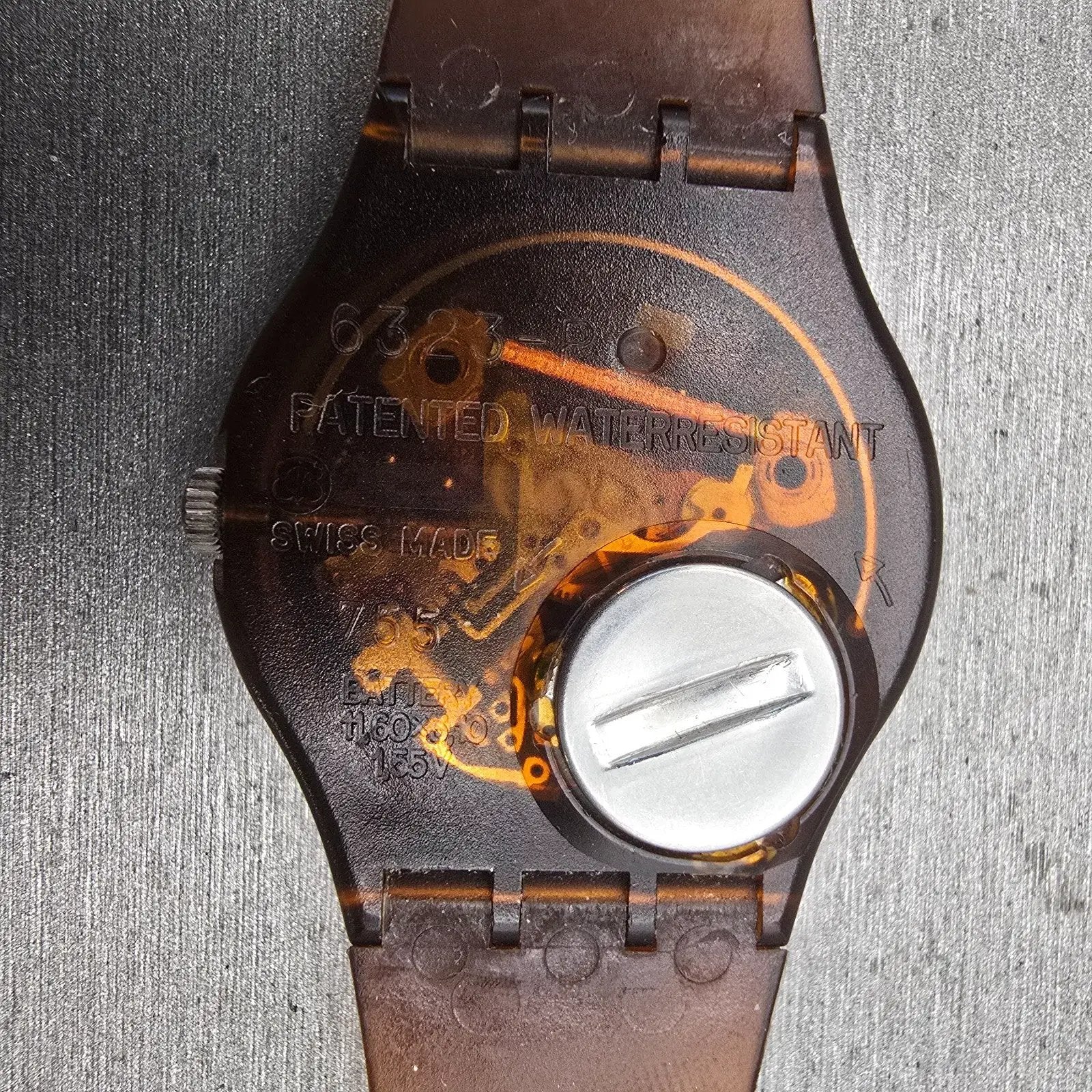 Swatch Gent RUFFLED FEATHERS Watch Men Brown Dial Brown Tone GF100 New Battery G10