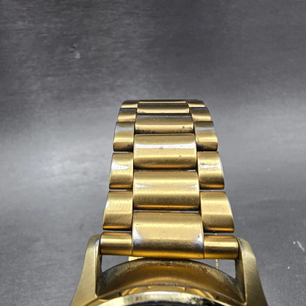 Nixon Sentry Watch Men 42mm Black Dial Gold Tone Daydate Round New Battery4