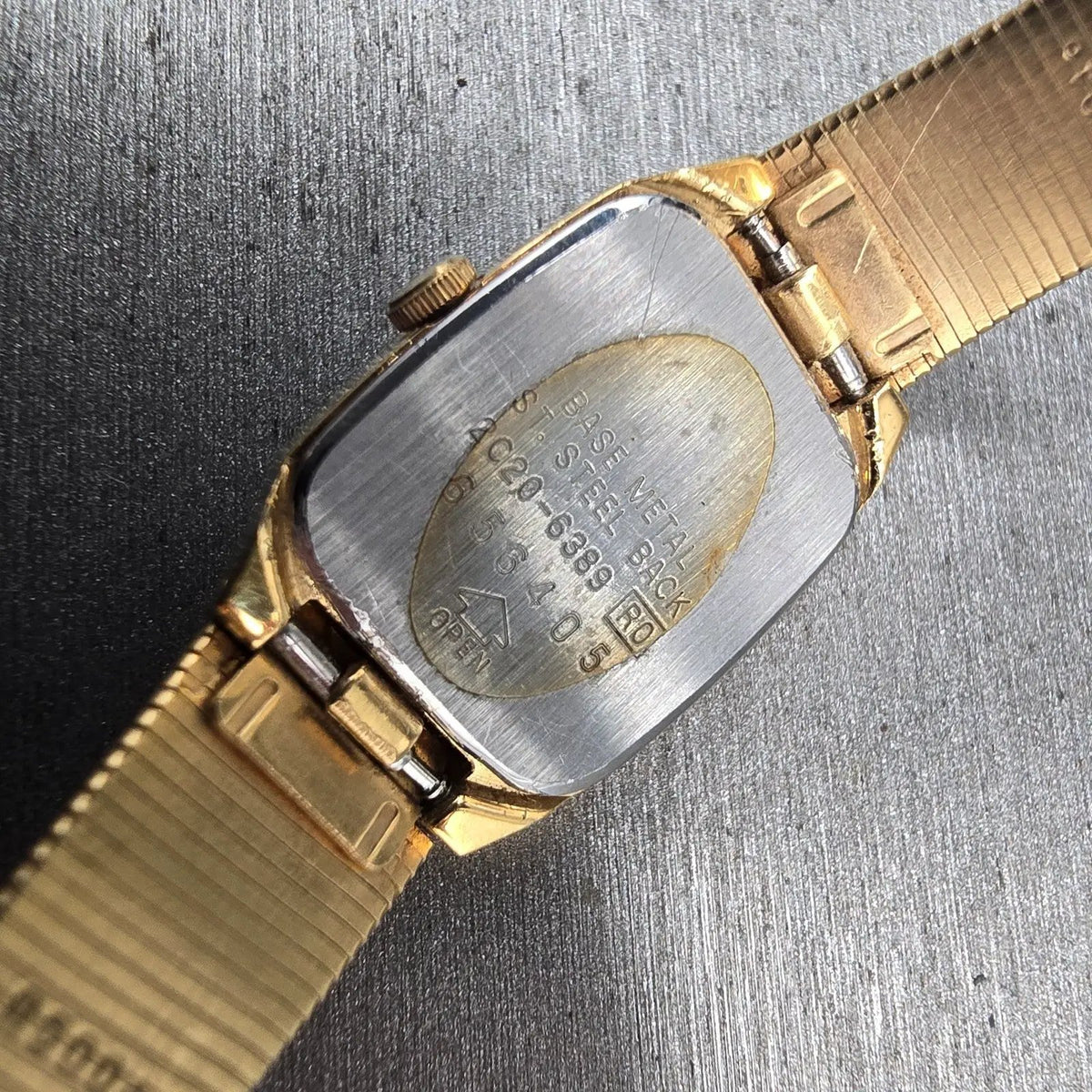 Seiko Womens Watch 17mm Black Dial Gold Tone Rectangle 2C20-6389 New Battery10