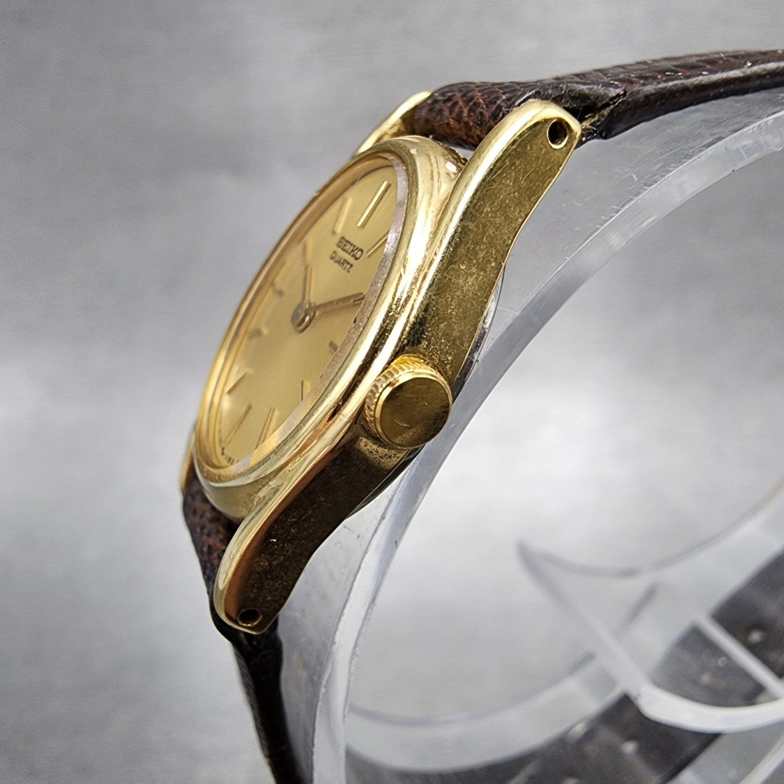 Seiko Watch Women 17mm Champagne Dial Gold Tone Oval 2c205539 New Battery2