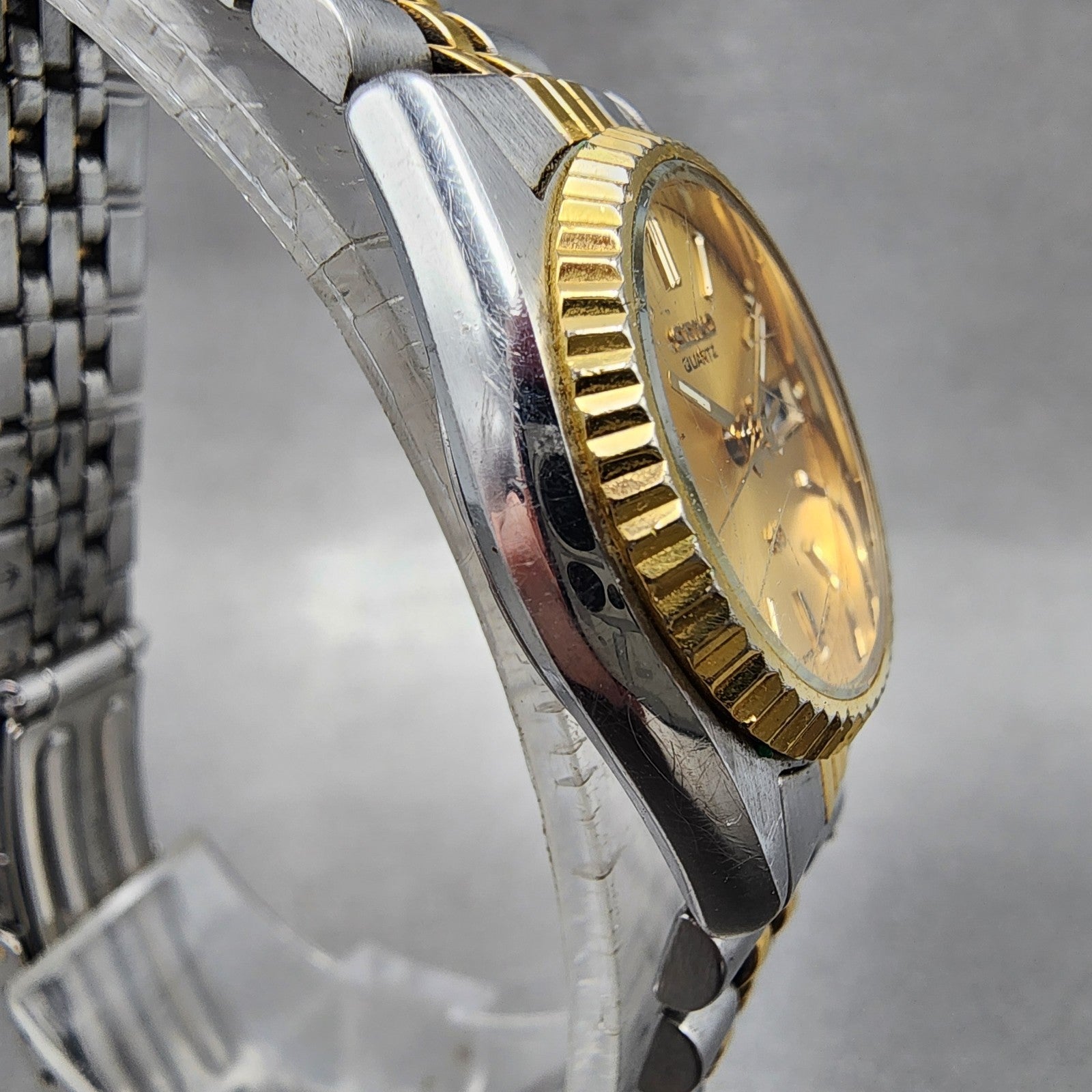 Seiko SQ Watch Women 24mm Gold Dial Two Tone Daydate 24mm Round New Battery J1233
