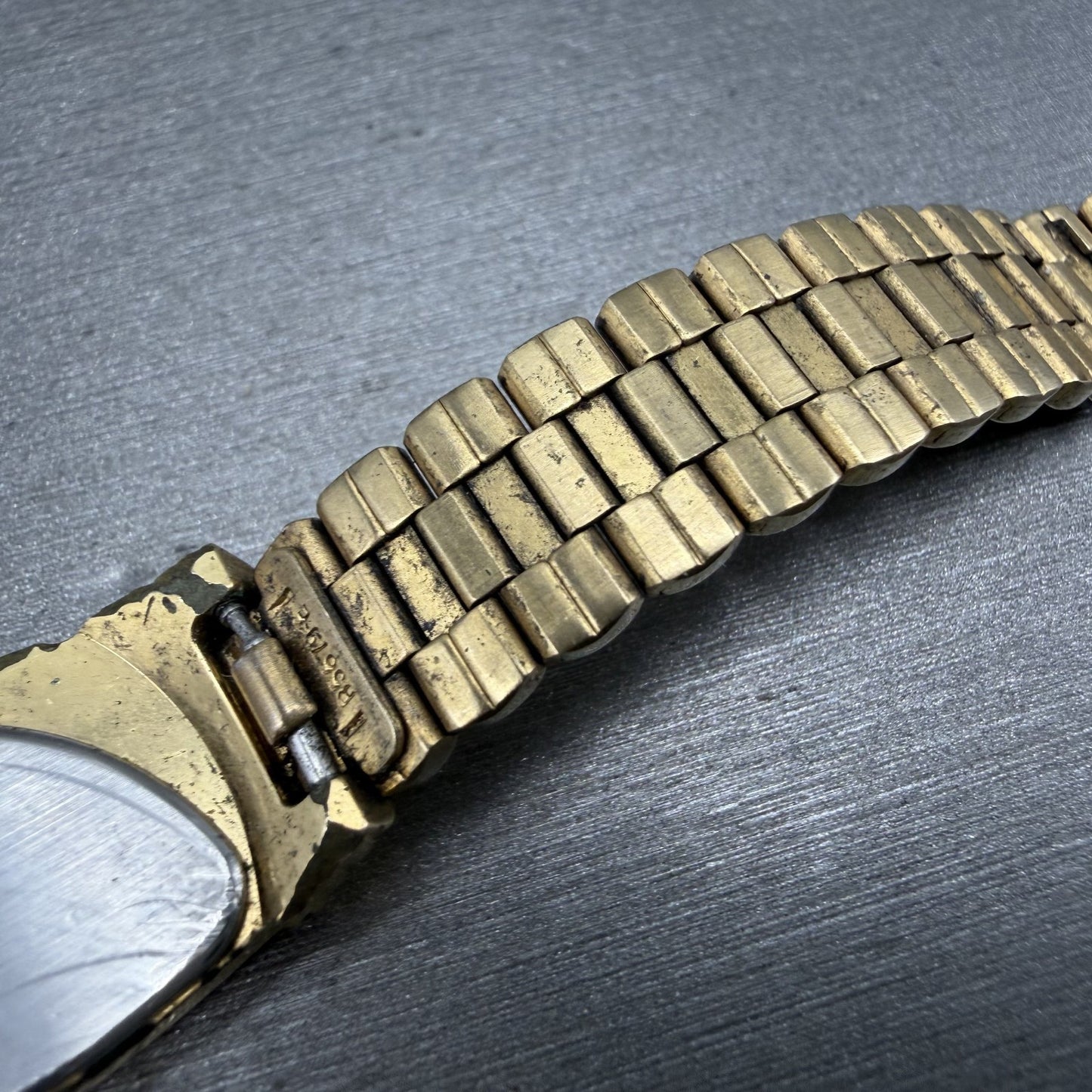 Seiko Half Moon Watch Women 20mm White Dial Gold Tone 1N00-5E09 PARTS11