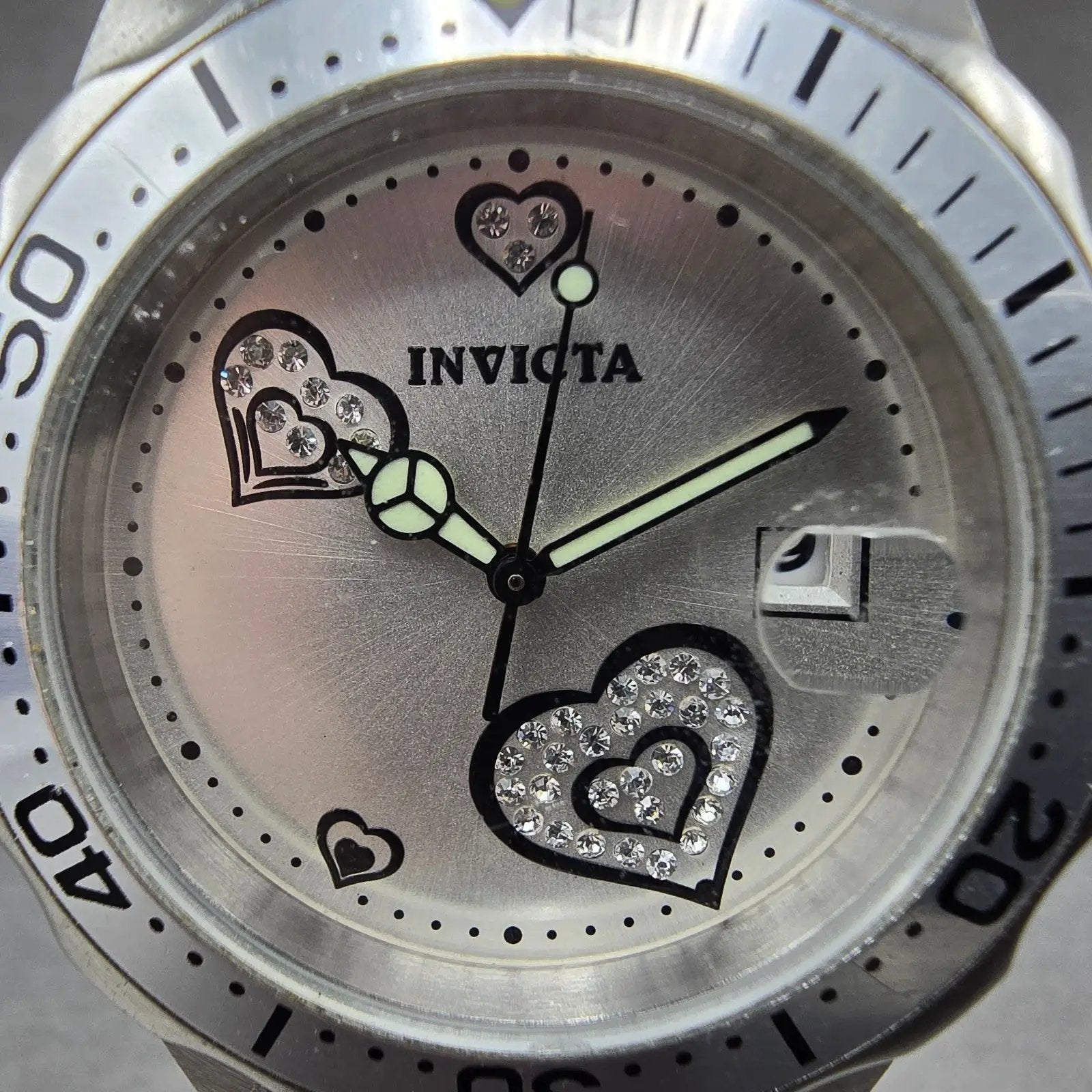 Invicta Heart Dive Watch Women 37mm Silver Dial Silver Tone Date 12401 New Batt1