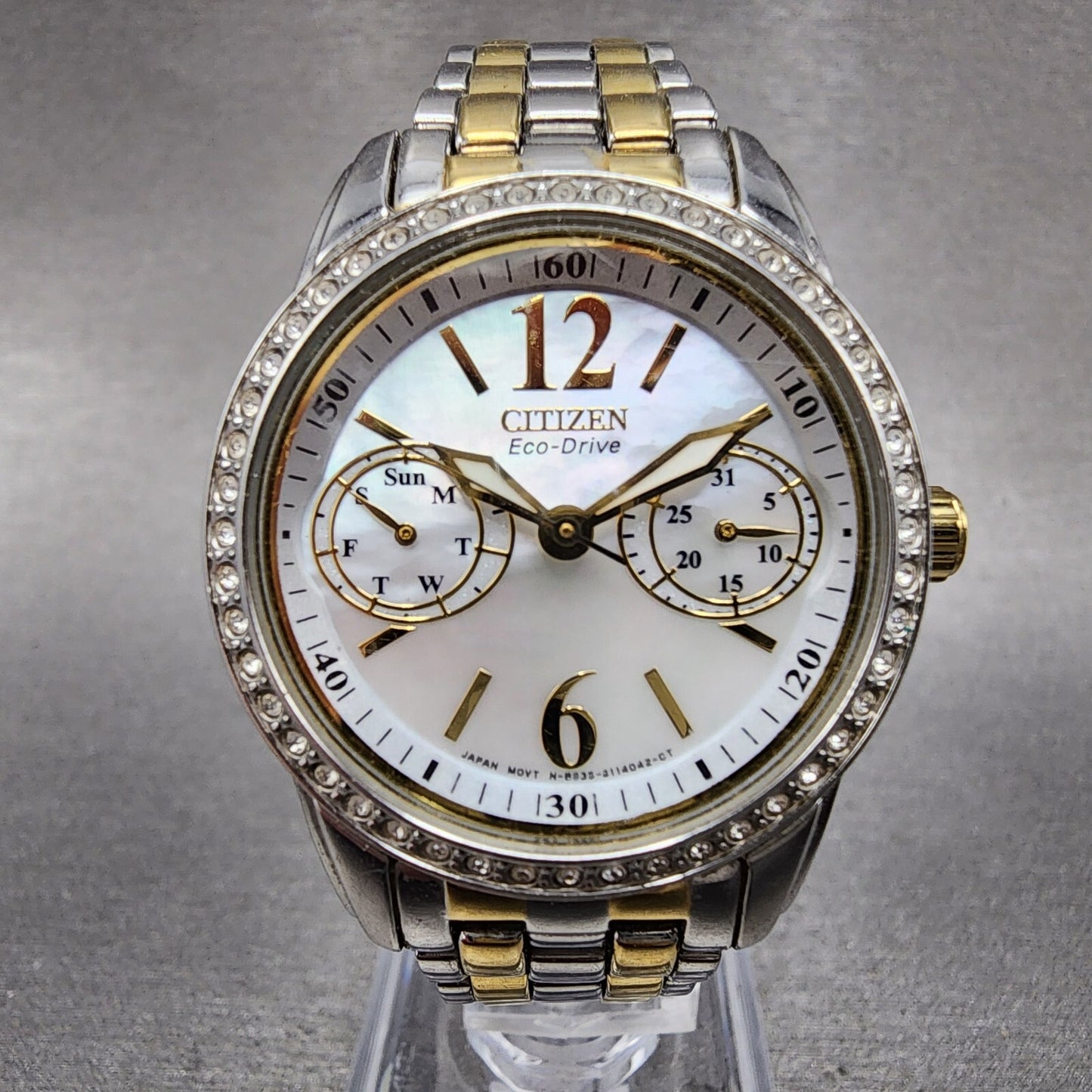 Citizen EcoDrive Watch Women 32mm MOP Dial Two Tone Daydate Round 8635 Runs0