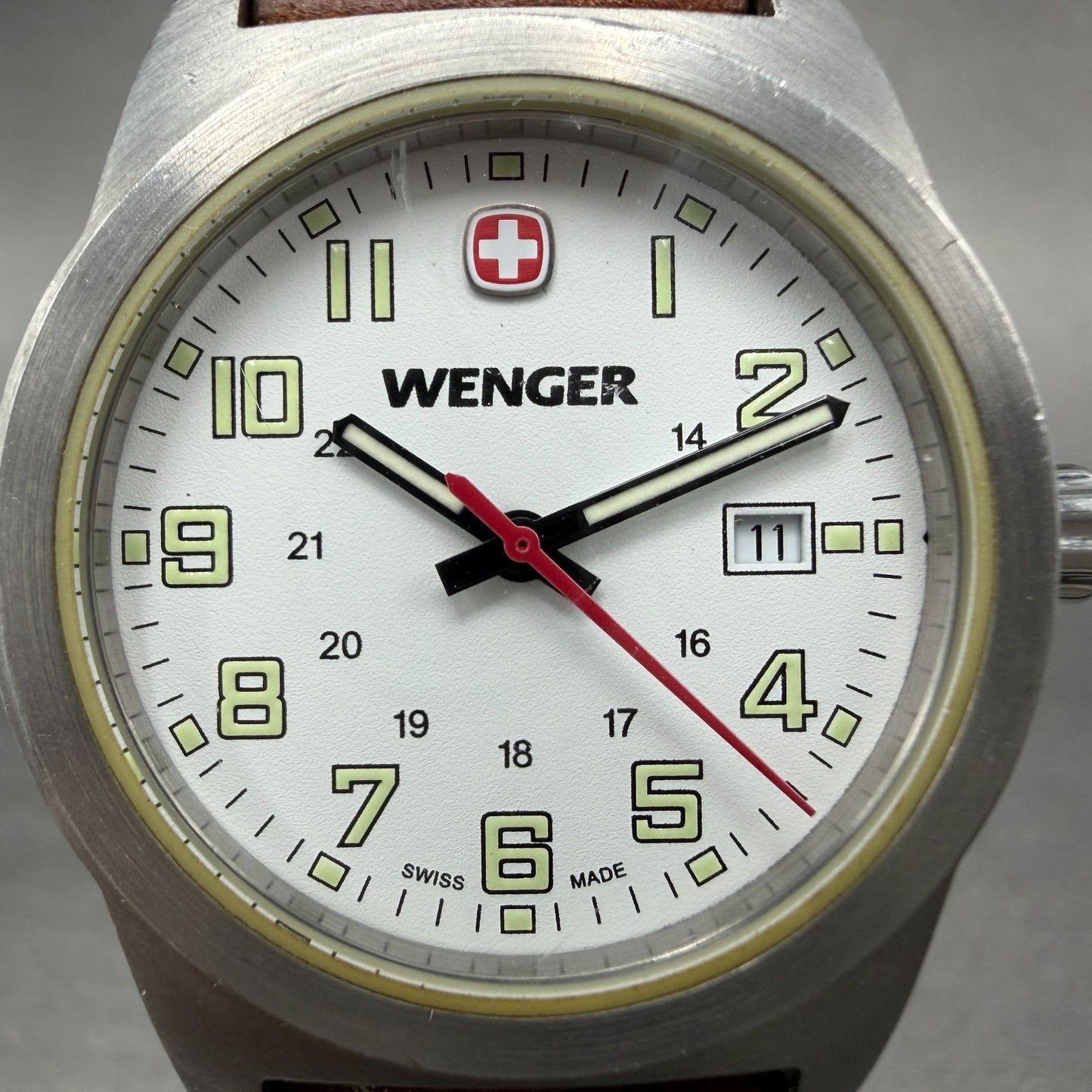 Wenger Watch Women 31mm White Dial Stainless Steel Date Round 7292X New Batt1