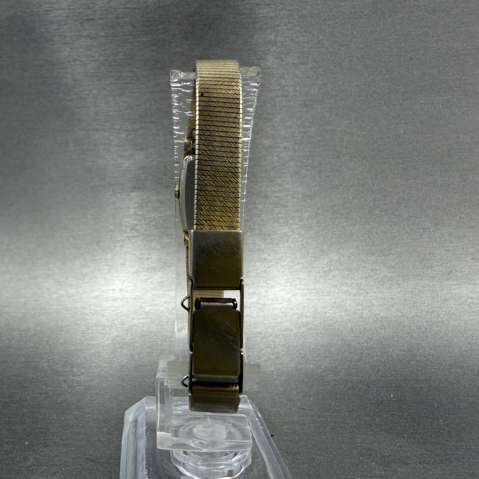 Seiko watch Women 13mm White Dial Gold Tone Rectangle 2e20-6139 New Battery6