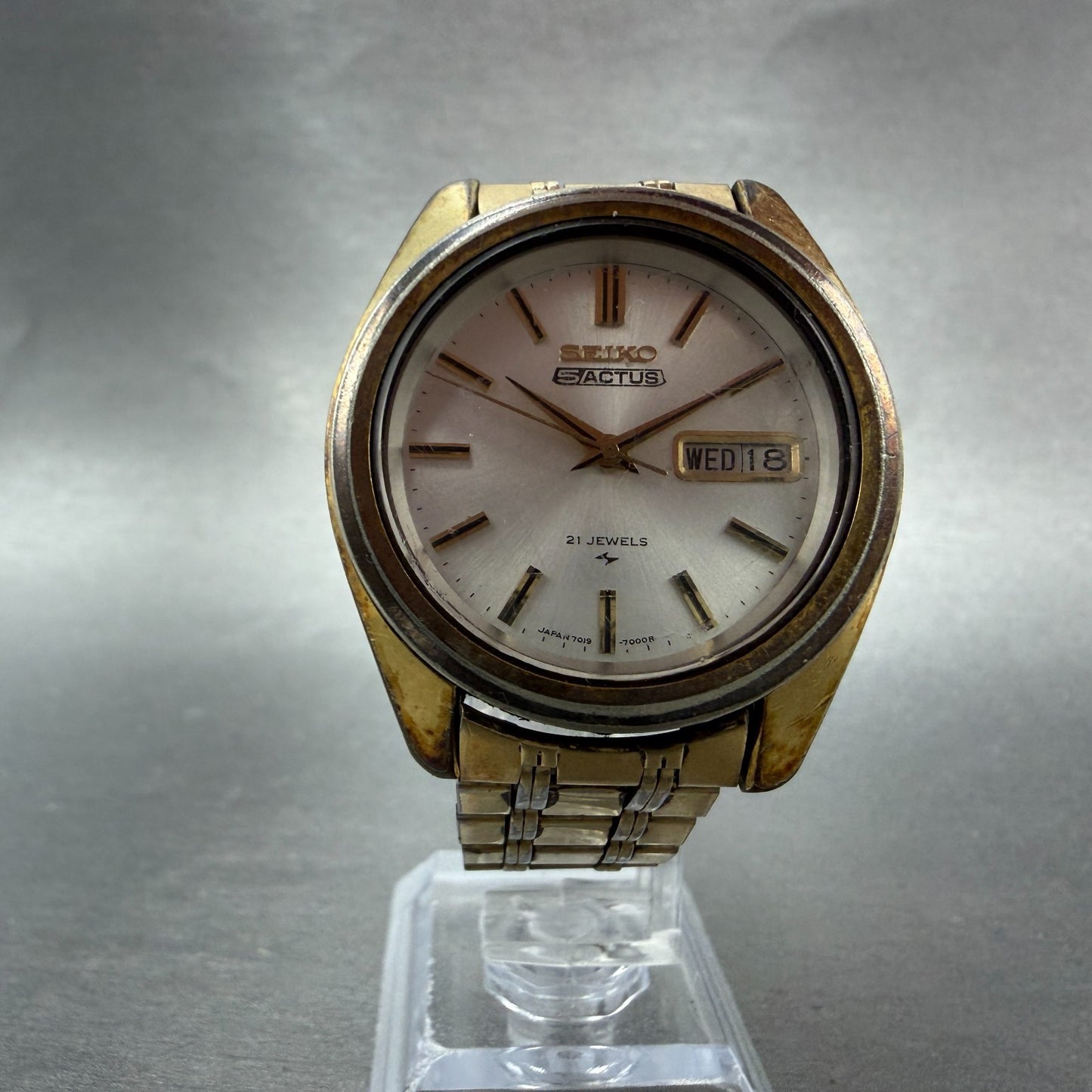 Seiko 5 Actus Watch Men 37mm Silver Dial Gold Tone Daydate 7019-7040 PARTS VTG6