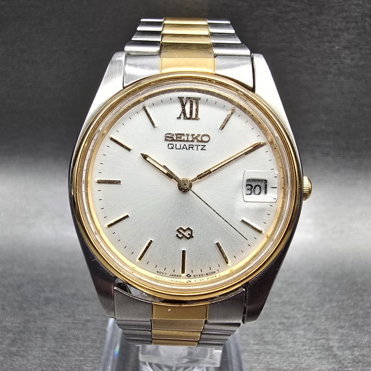 Seiko SQ Watch Men 33mm Silver Dial Two Tone Date Round 5Y22-6009 New Battery0