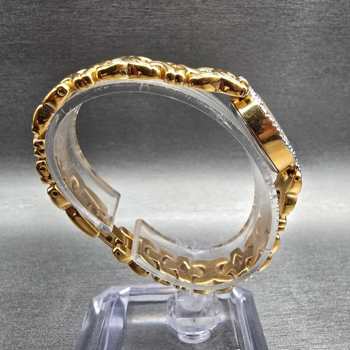 Bulova Watch Women 16mm MOP Dial Gold Tone Crystal Bezel Oval 98R51 New Battery8