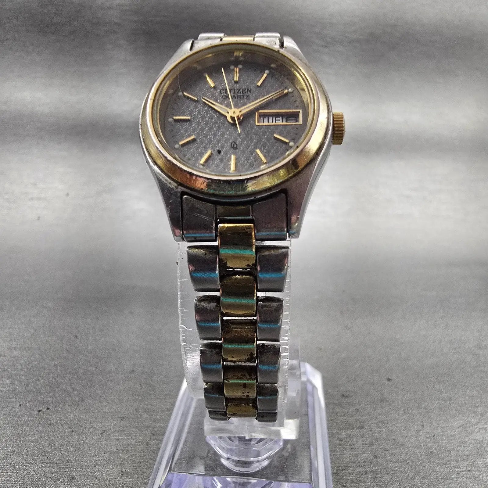 Citizen CQ Watch Women 24mm Gray Dial Two Tone Daydate Round 6000-K02775 New Bat5
